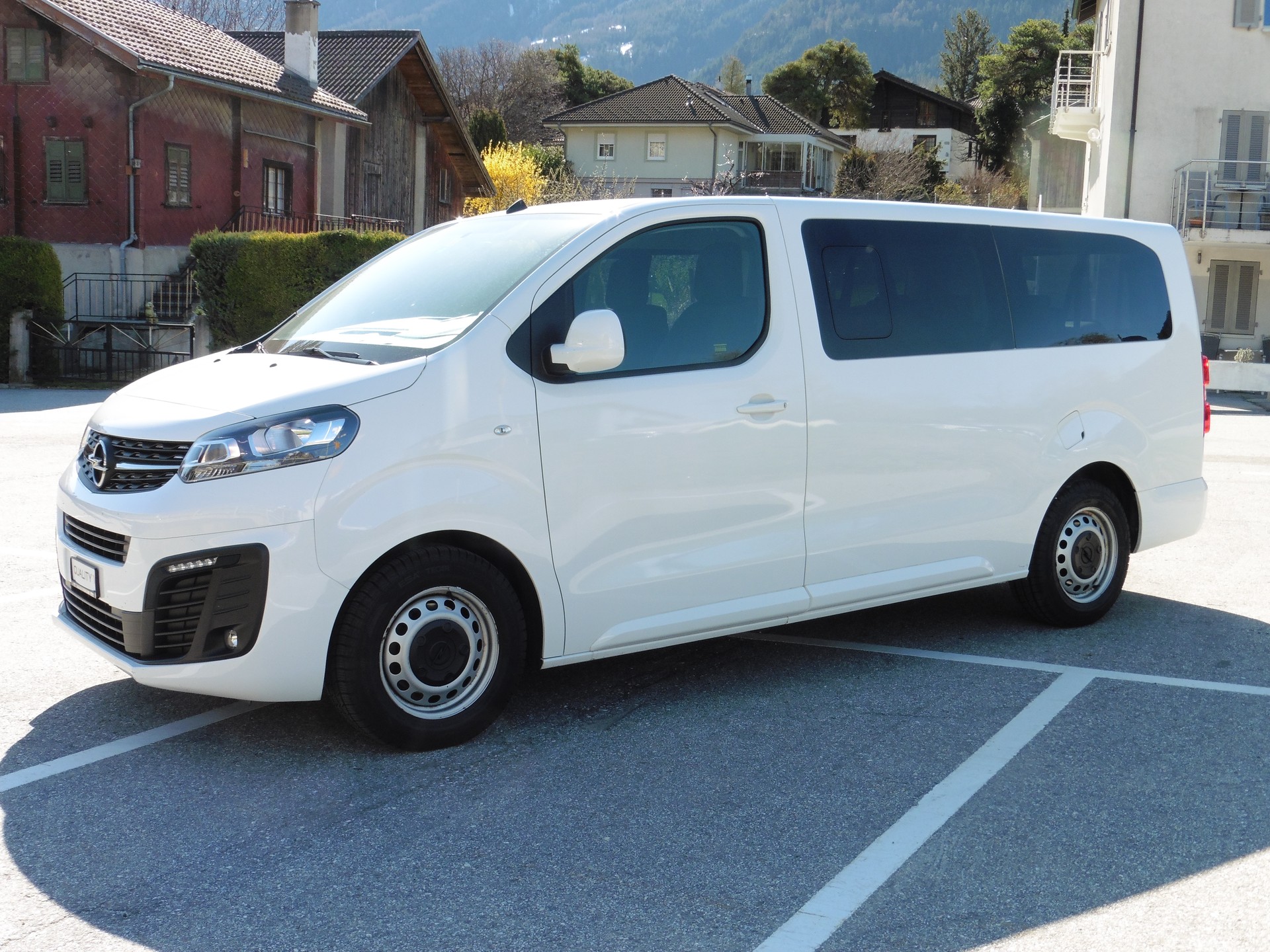 OPEL Vivaro Combi 2.0 CDTI Essentia s/s M Aut.-showroom-element-2