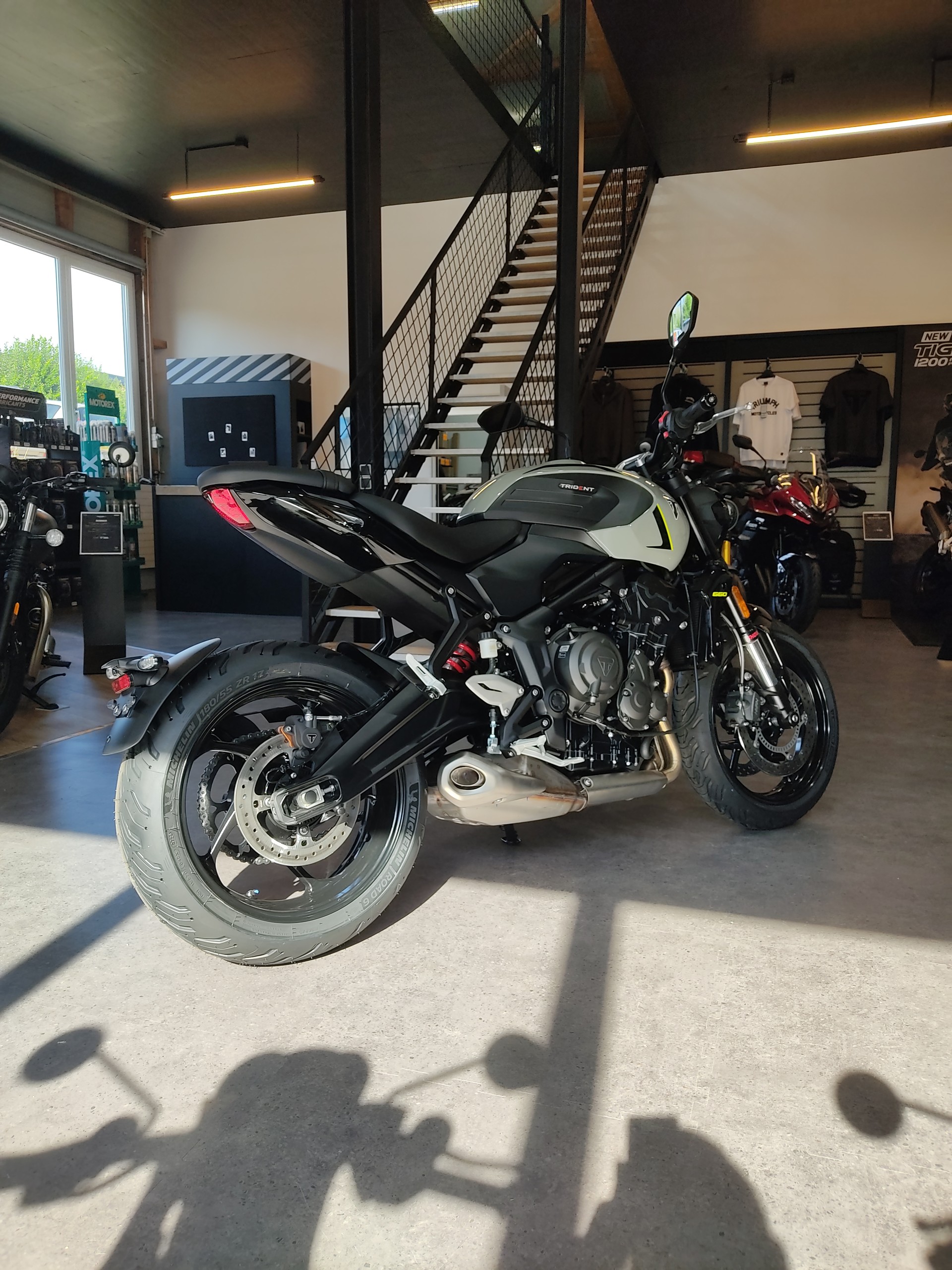 TRIUMPH Trident 660-showroom-element-2