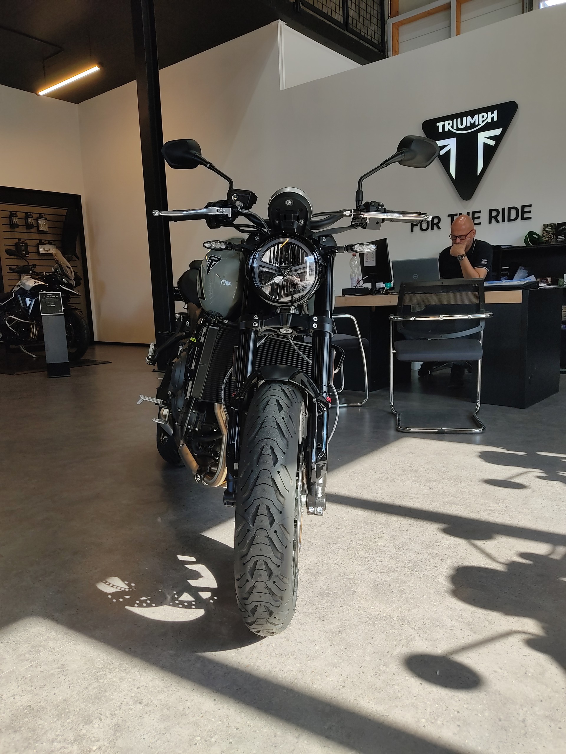 TRIUMPH Trident 660-showroom-element-3