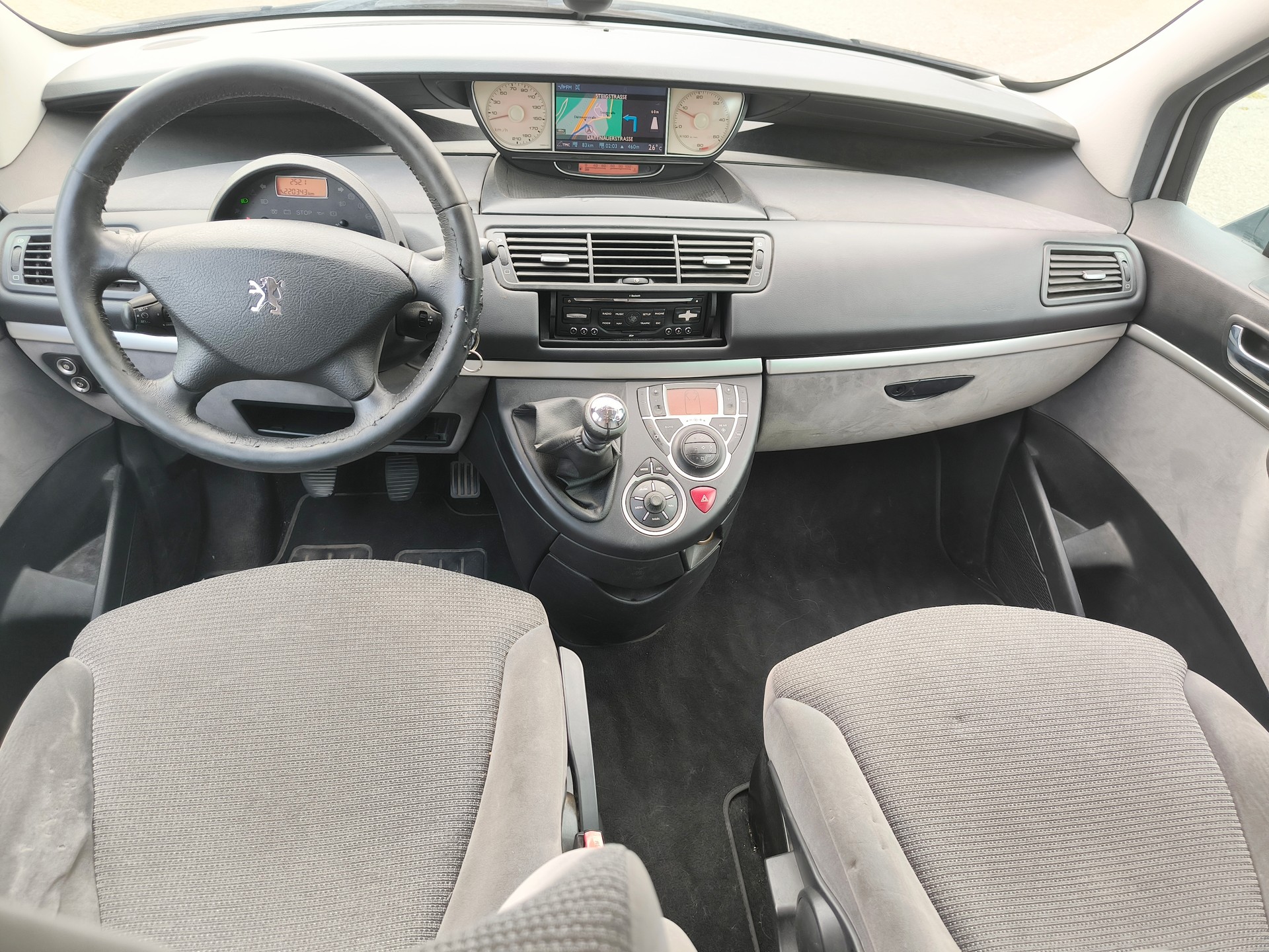 PEUGEOT 807 2.0 16V HDi (ST) Family+-image-7