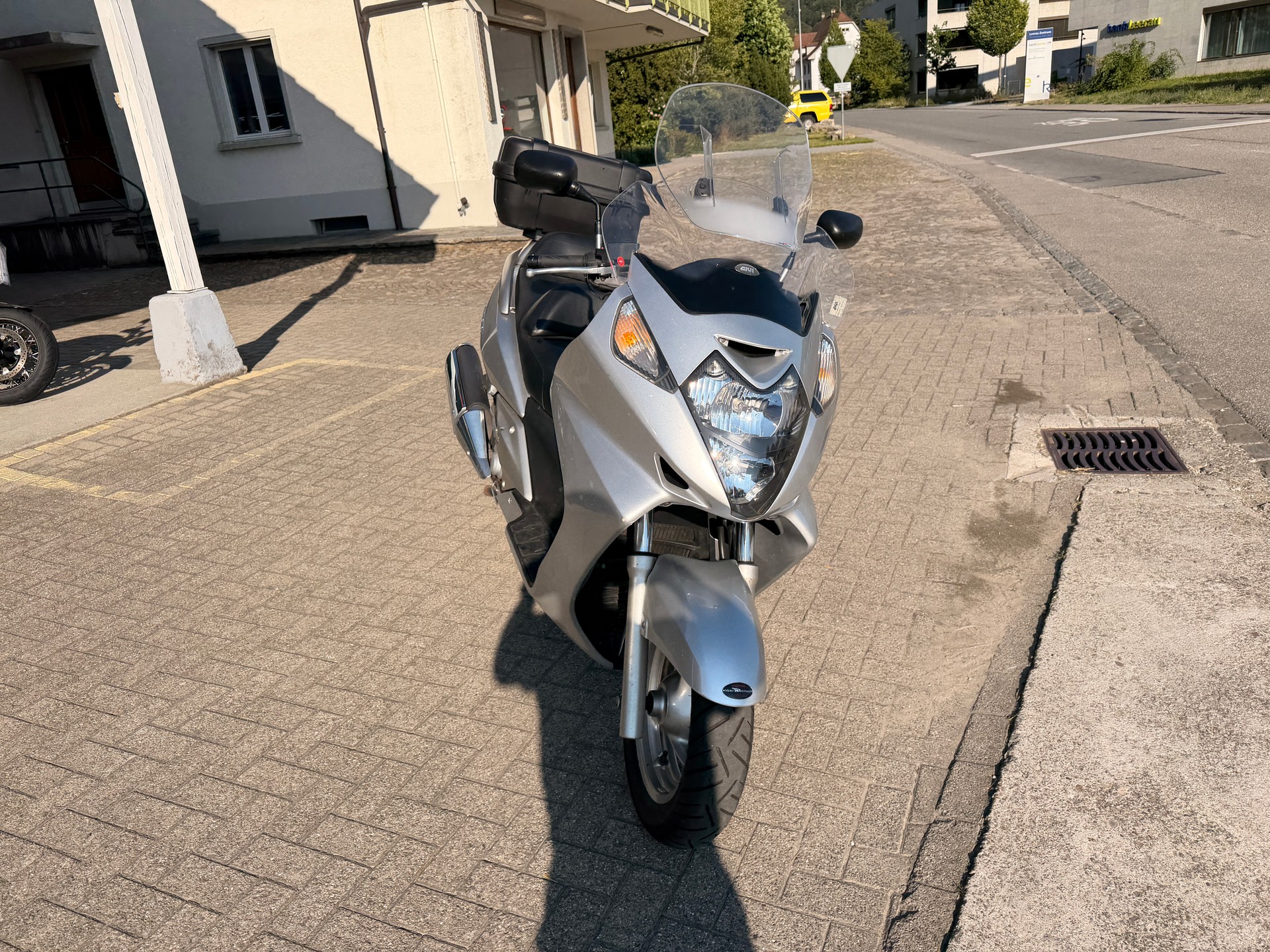 HONDA FJSB 600 Silver Wing-showroom-element-3