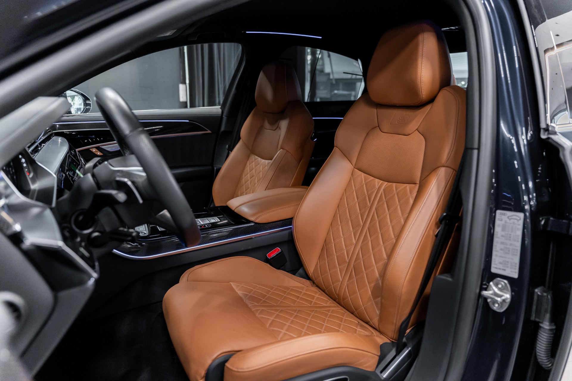 AUDI A8 50 TDI quattro / S-Line / Panoramaschiebedach / Soft Close / Luftfahrwerk / Head Up Display / B&O Soundsystem uvm...-image-10