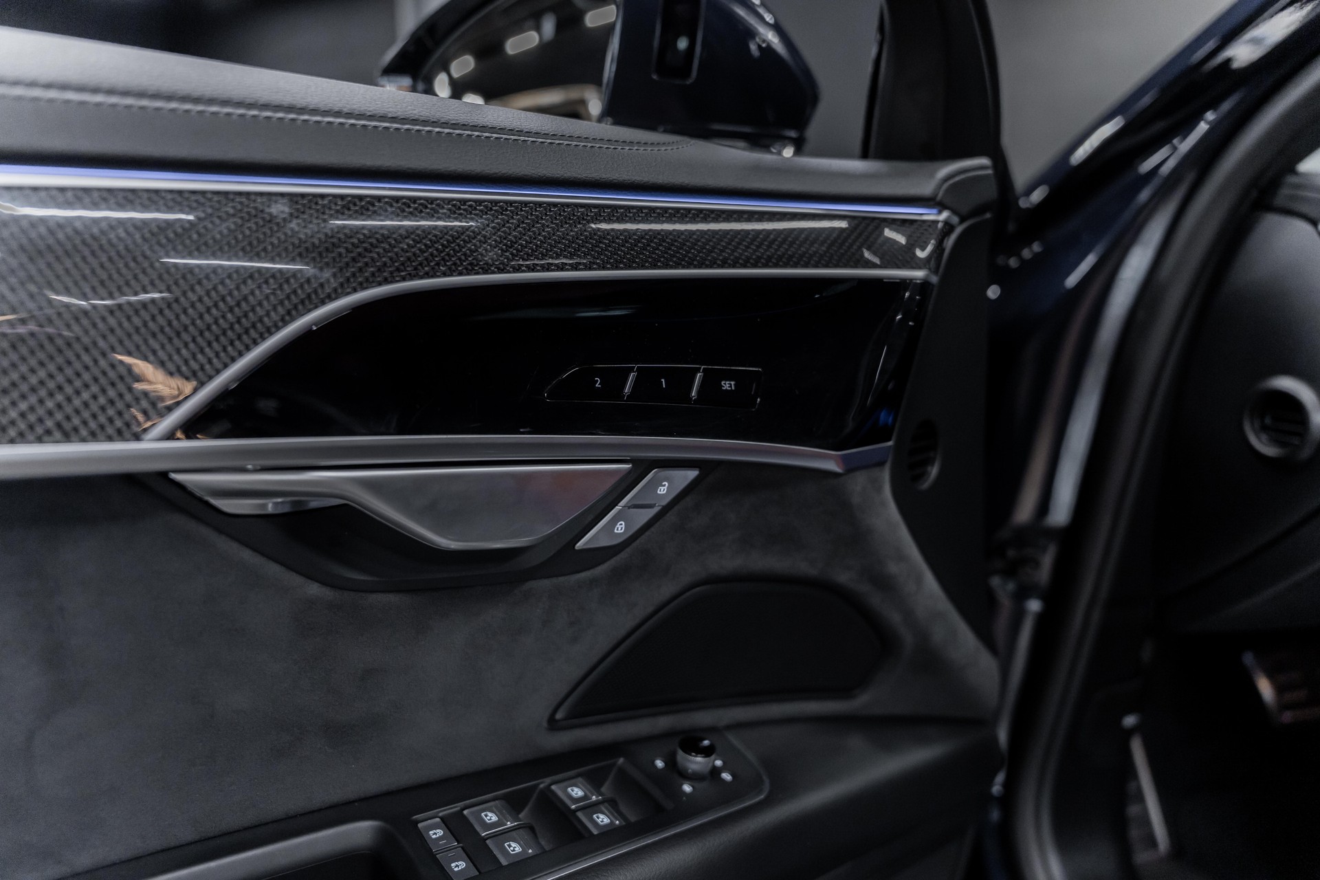 AUDI A8 50 TDI quattro / S-Line / Panoramaschiebedach / Soft Close / Luftfahrwerk / Head Up Display / B&O Soundsystem uvm...-image-14