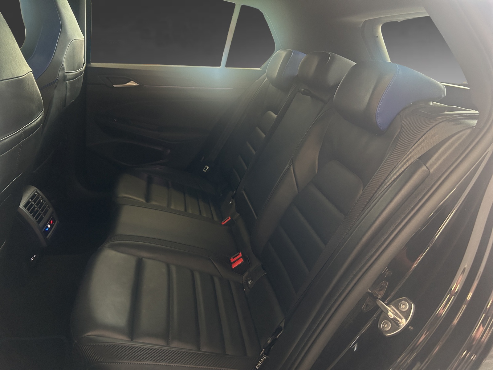 VW Golf 2.0 TSI R Black Edition DSG 4 Motion-image-6