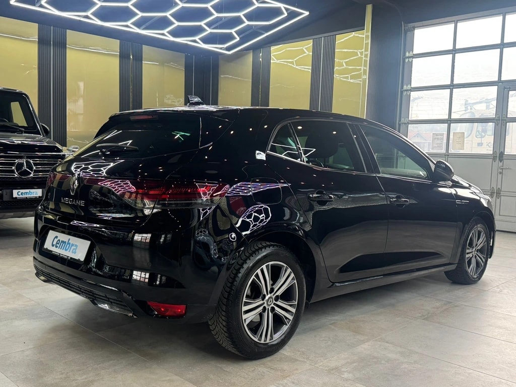 RENAULT Mégane Berline 1.3 16V R.S.Line EDC-image-4