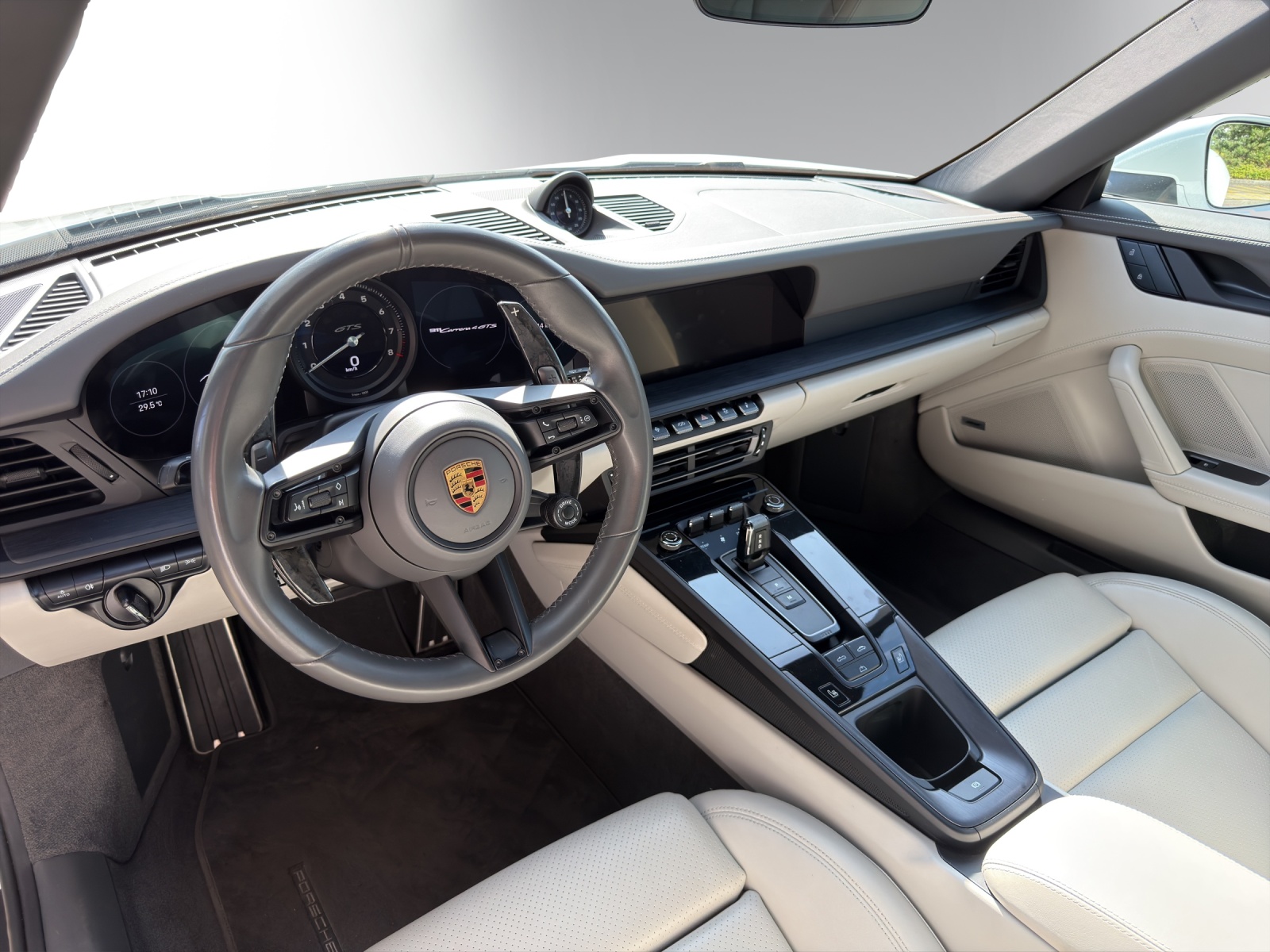 PORSCHE 911 Carrera 4 GTS Cabr.-image-10