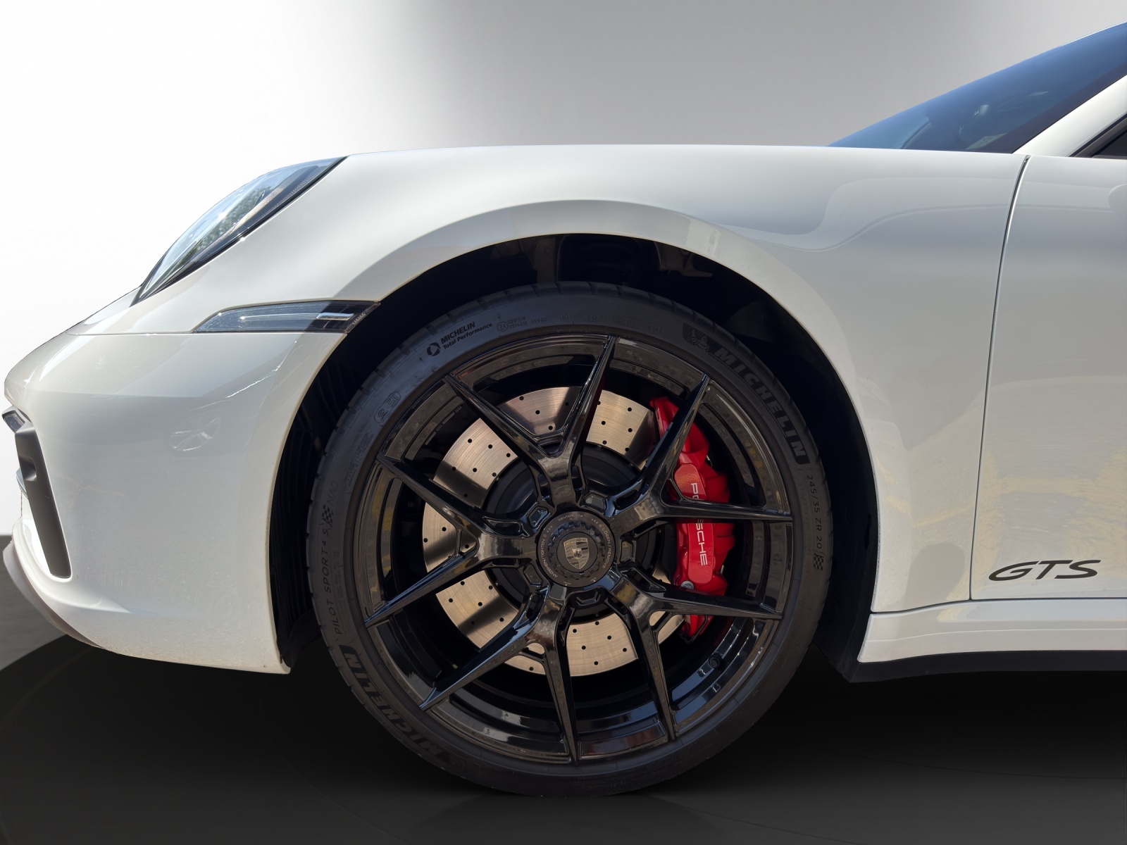 PORSCHE 911 Carrera 4 GTS Cabr.-image-5