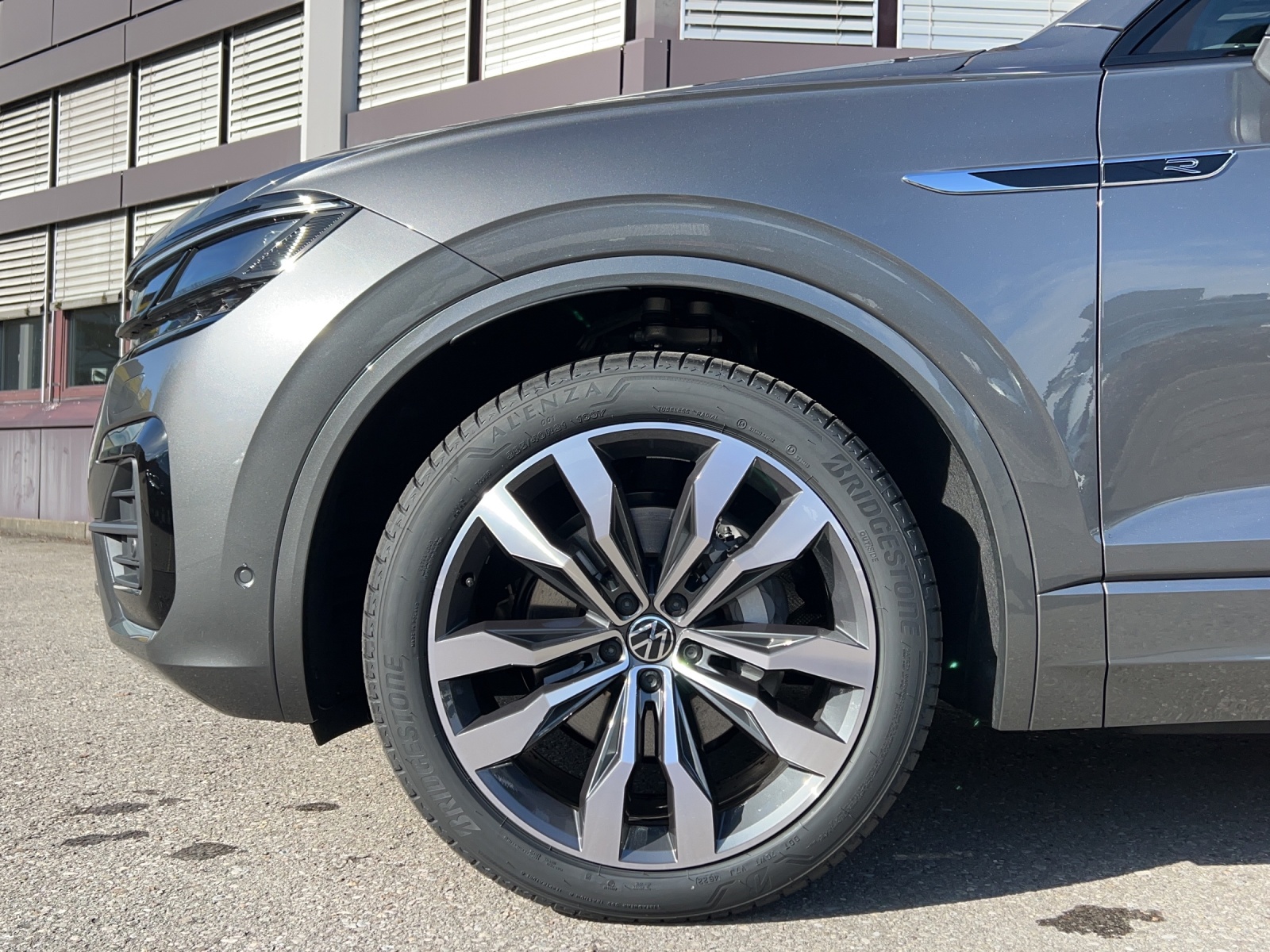 VW Touareg 3.0 TDI R Line Tiptronic-image-11