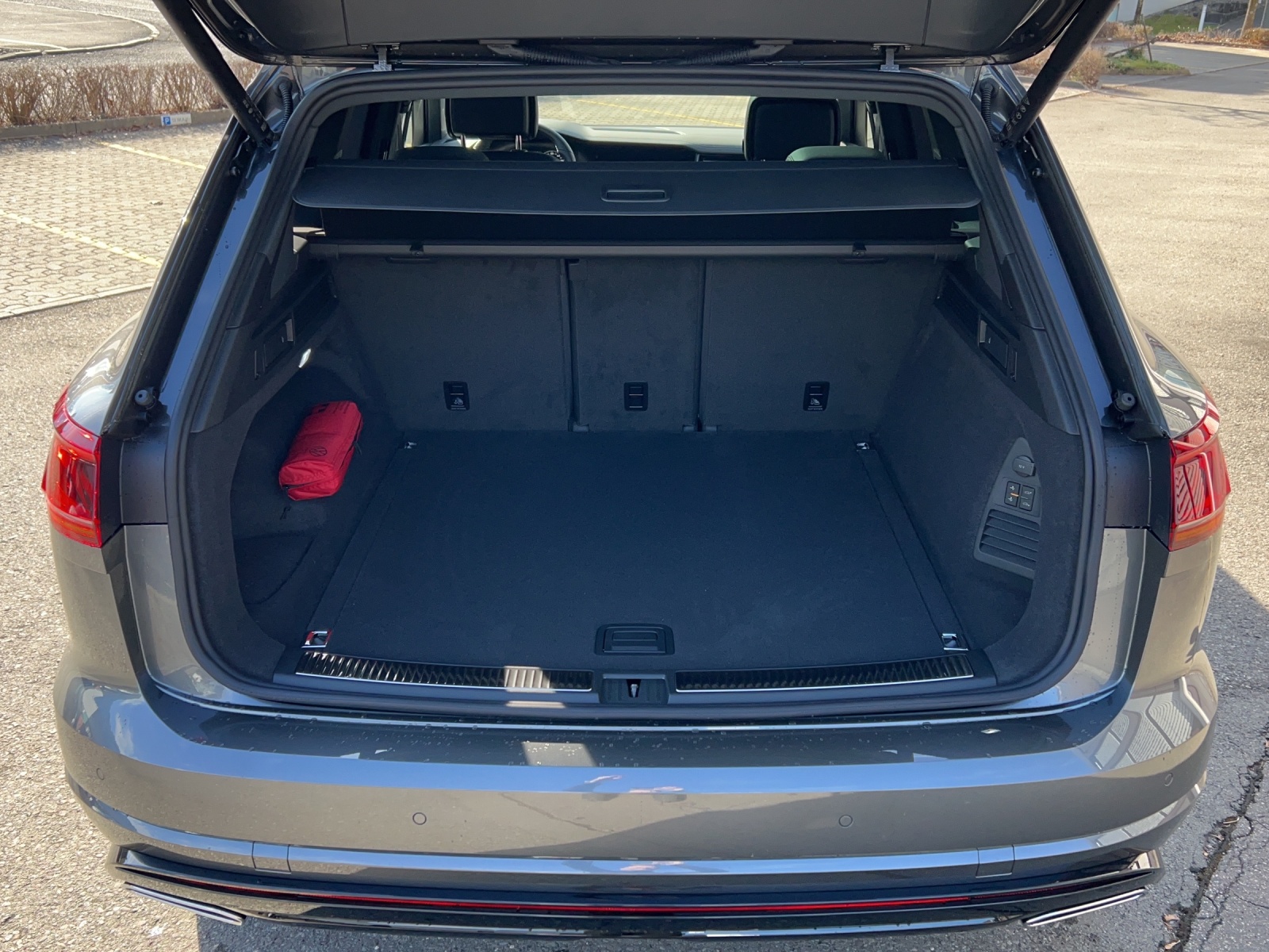 VW Touareg 3.0 TDI R Line Tiptronic-image-10