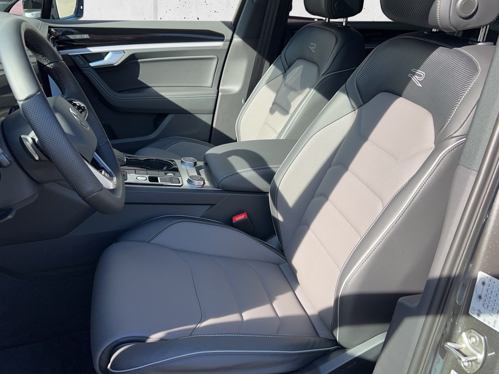 VW Touareg 3.0 TDI R Line Tiptronic-image-9