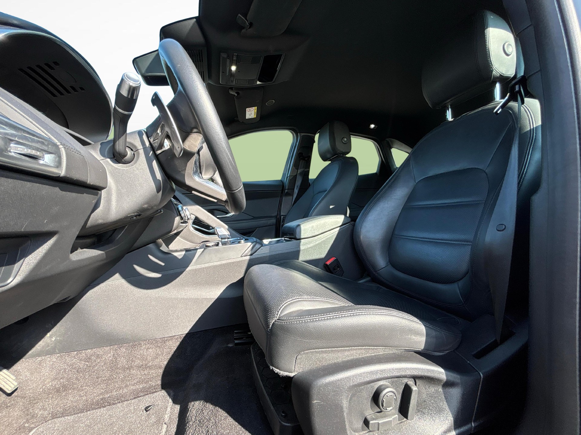 JAGUAR E-Pace 1.5 I3 S-image-9