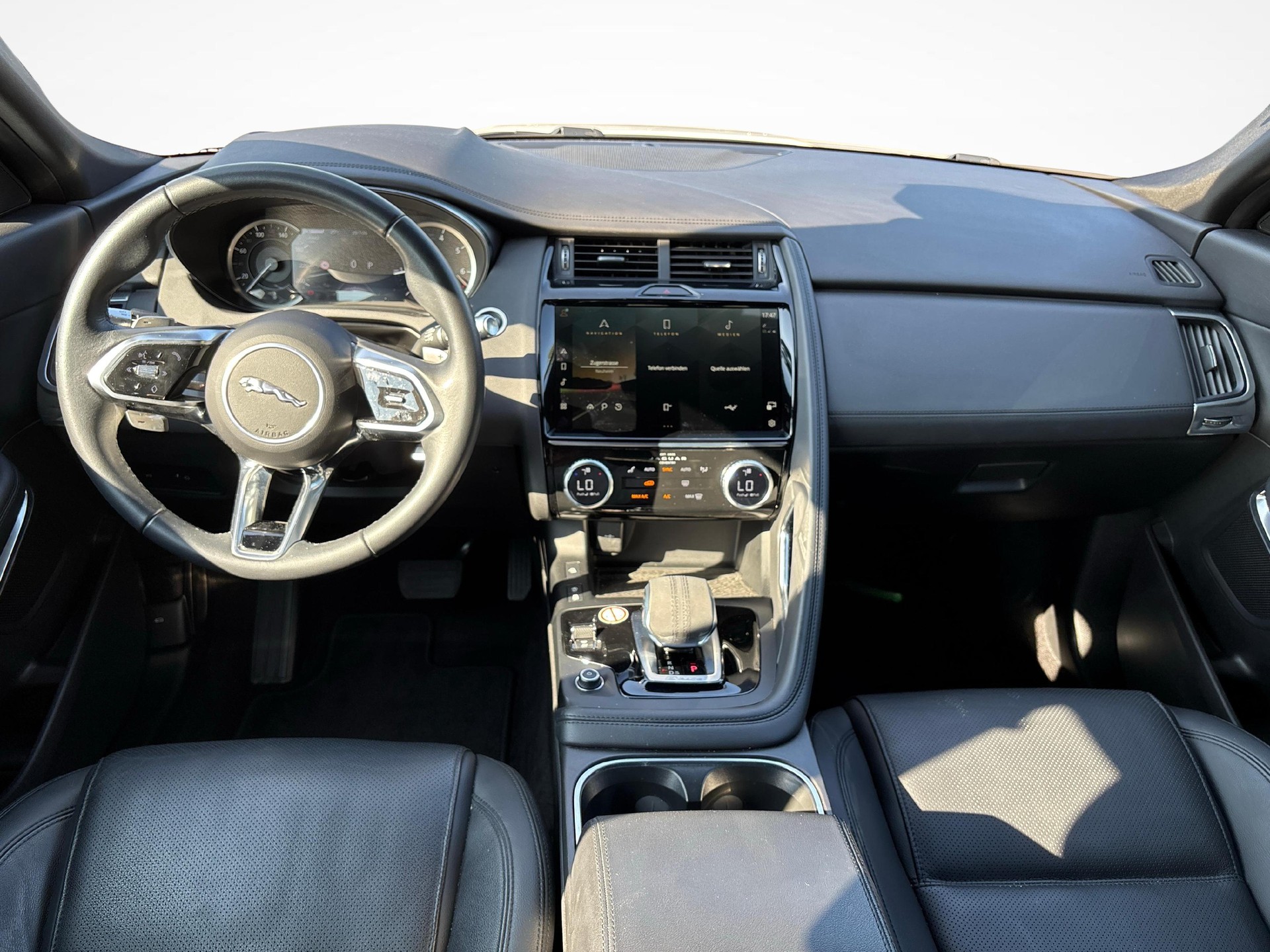 JAGUAR E-Pace 1.5 I3 S-image-8