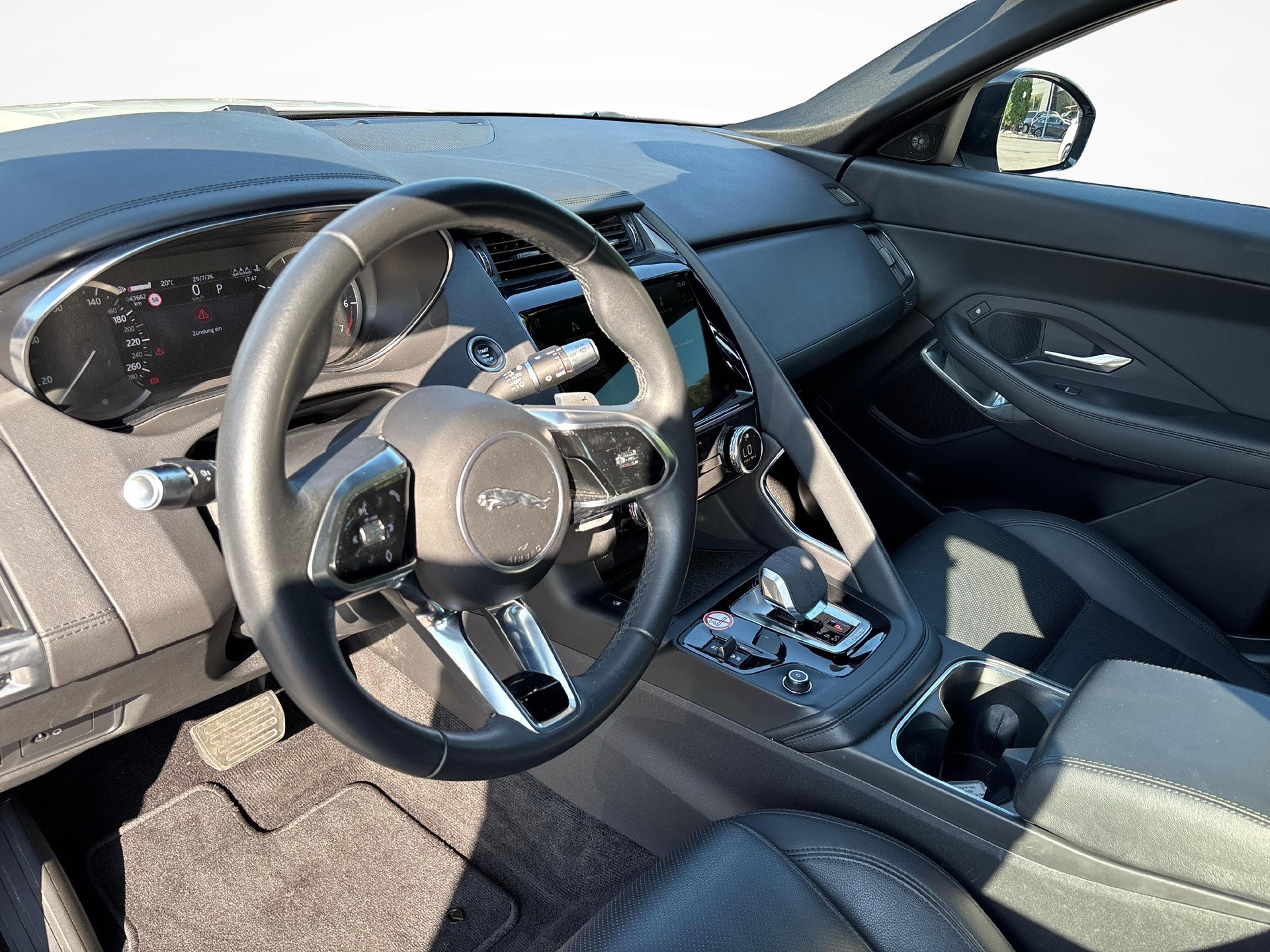 JAGUAR E-Pace 1.5 I3 S-image-5