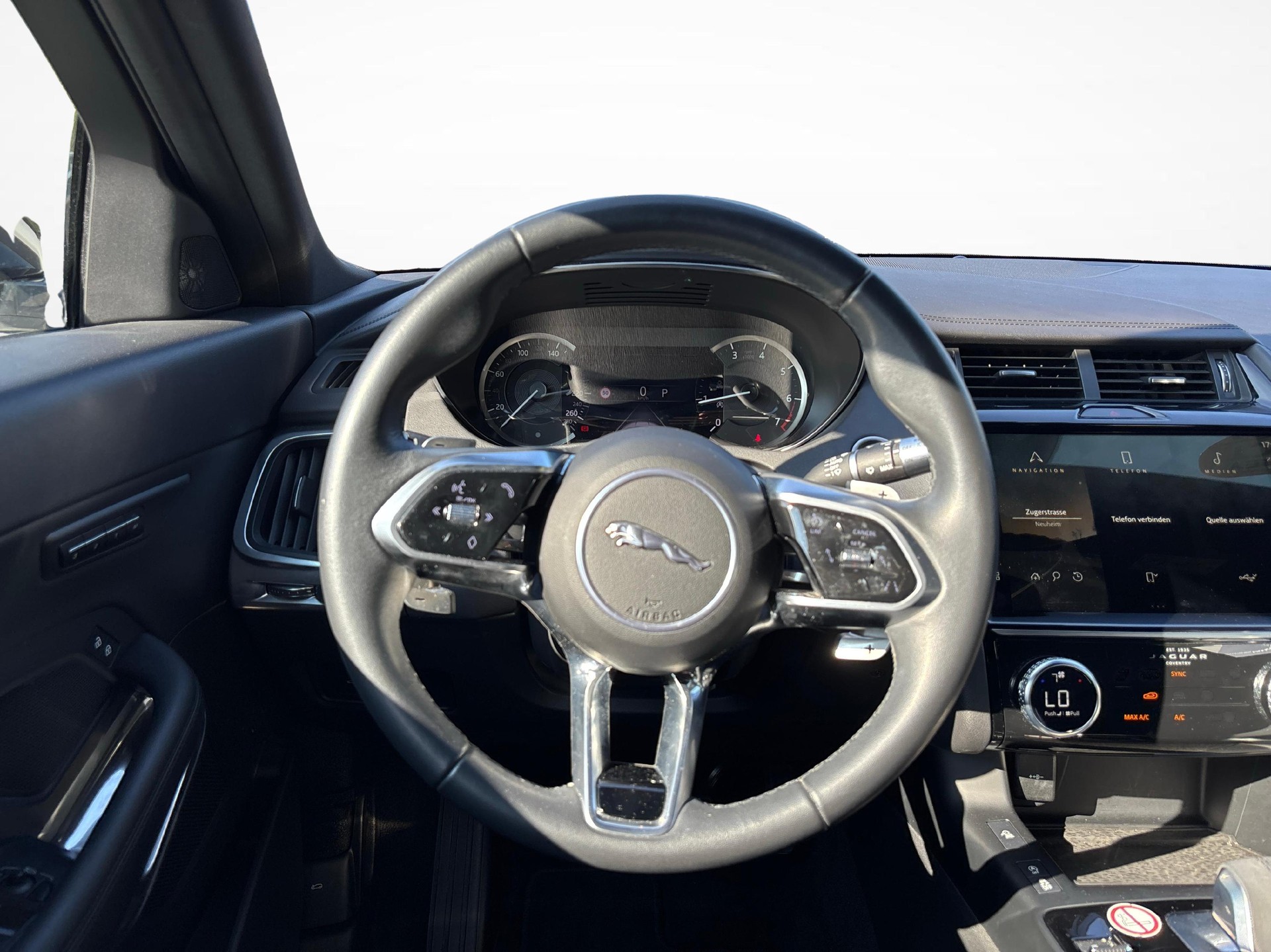 JAGUAR E-Pace 1.5 I3 S-image-4