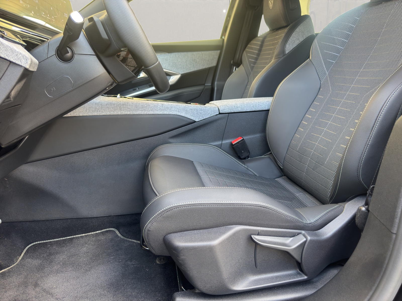 PEUGEOT 5008 1.2 Hybrid GT 145PS 7-Plätzer-image-8