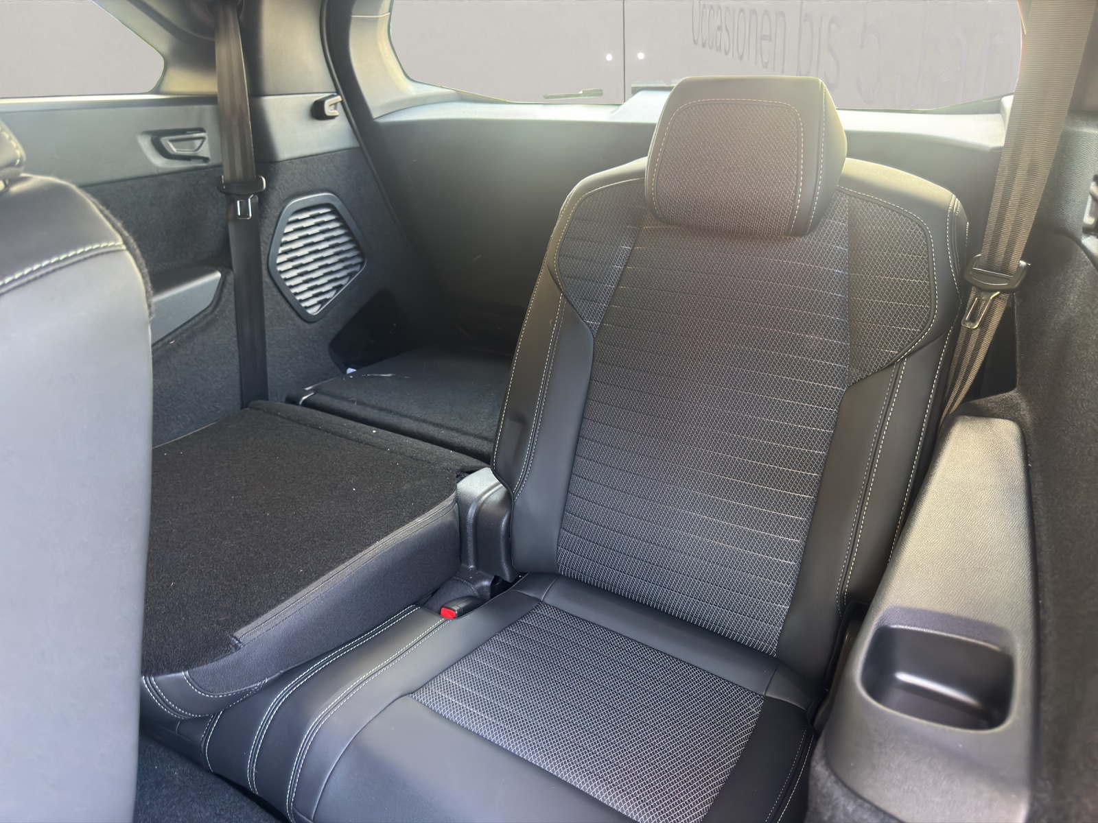 PEUGEOT 5008 1.2 Hybrid GT 145PS 7-Plätzer-image-15
