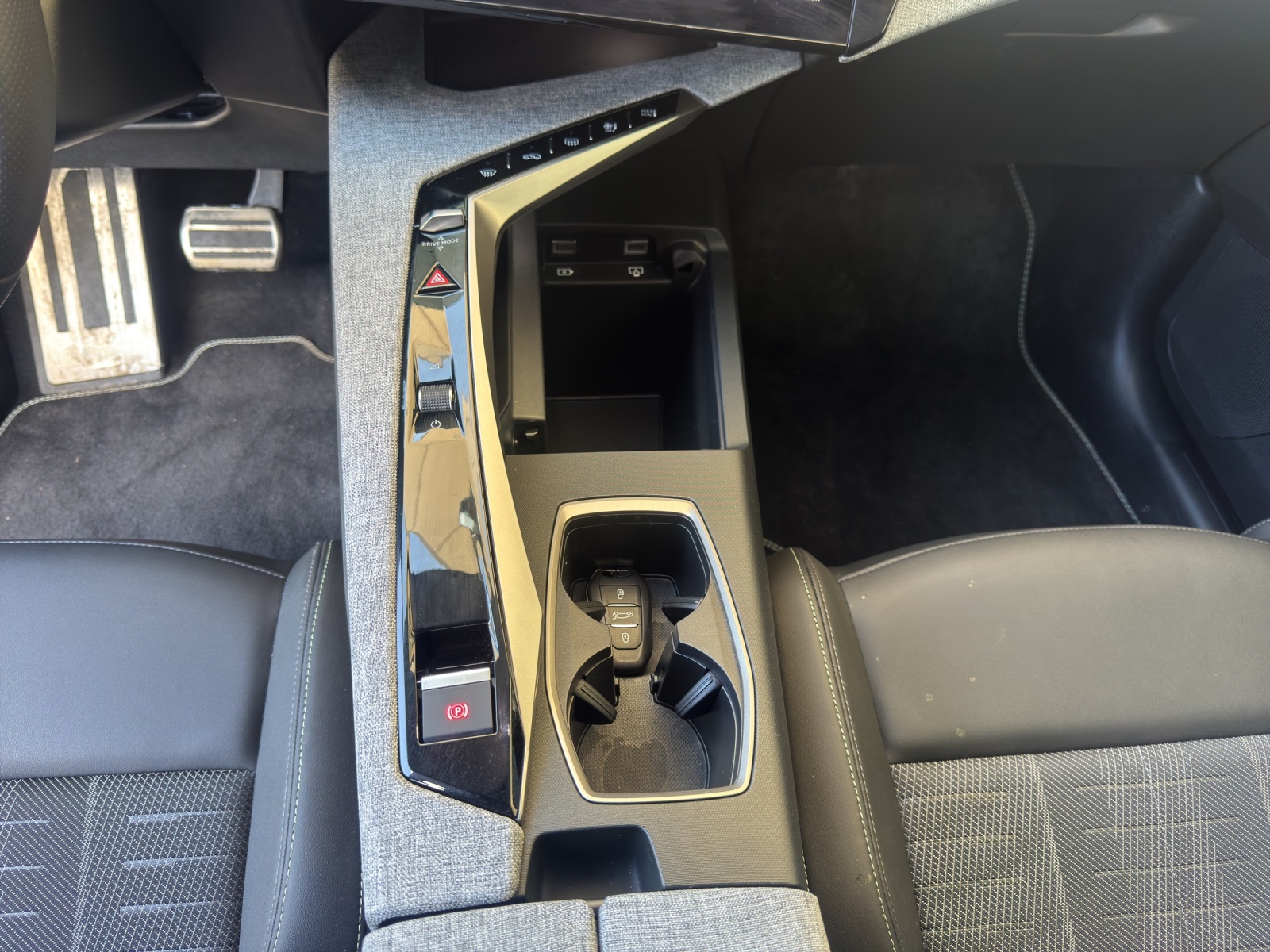 PEUGEOT 5008 1.2 Hybrid GT 145PS 7-Plätzer-image-11