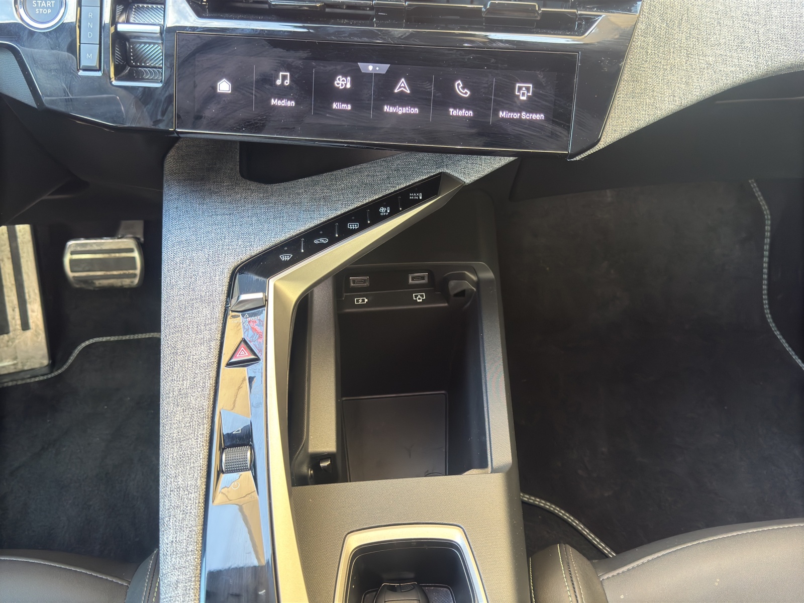 PEUGEOT 5008 1.2 Hybrid GT 145PS 7-Plätzer-image-18