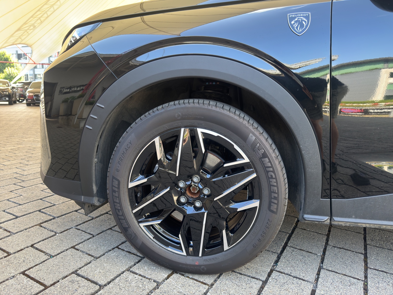 PEUGEOT 5008 1.2 Hybrid GT 145PS 7-Plätzer-image-17