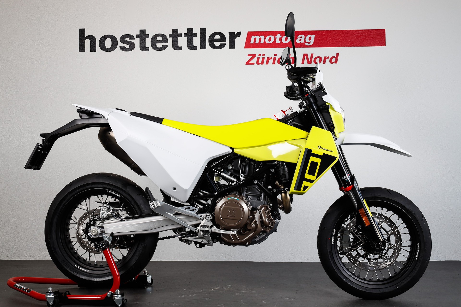 HUSQVARNA 701 Supermoto-showroom-element-2