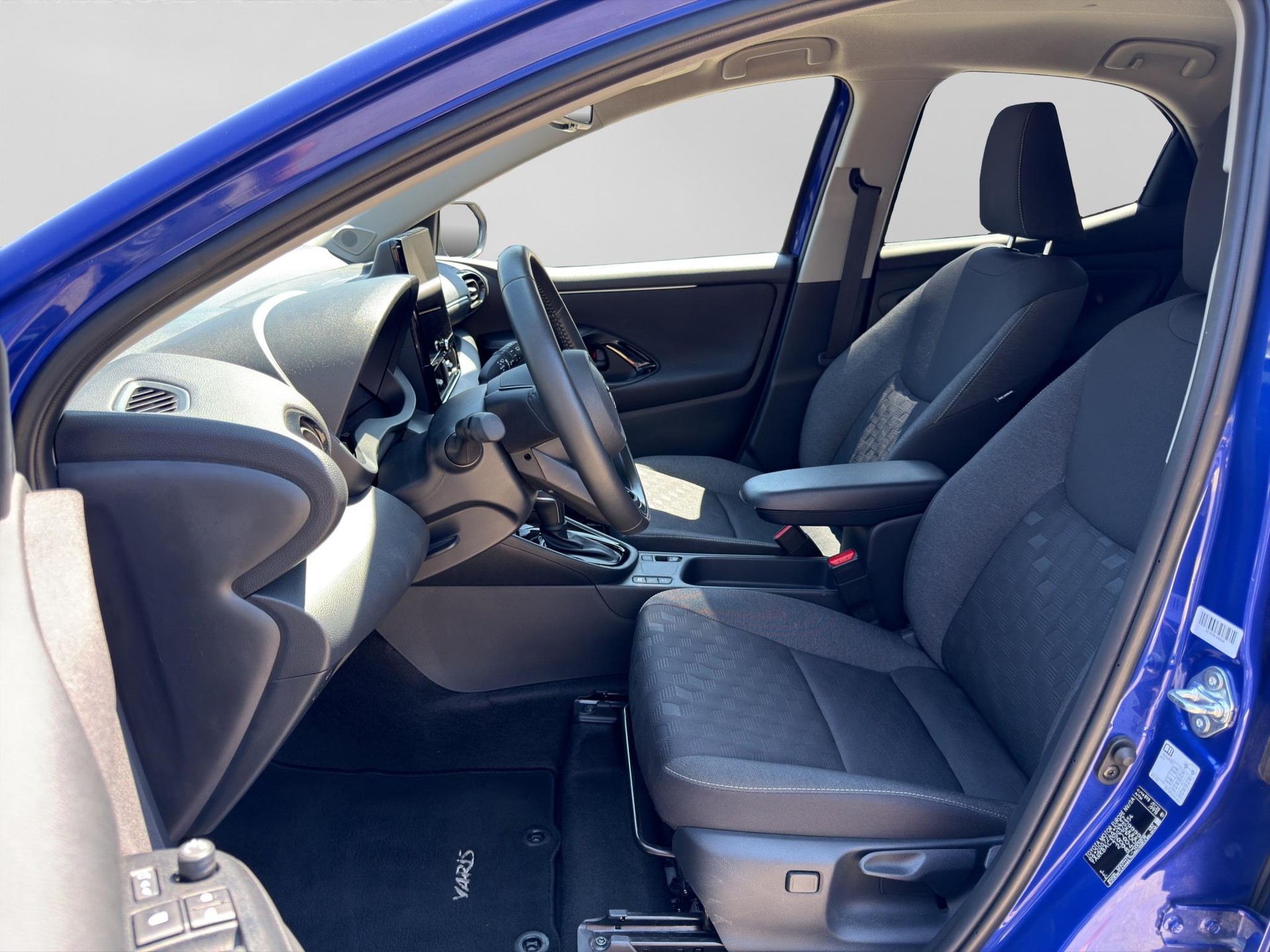 TOYOTA Yaris 1.5 VVT-i HSD Trend-image-1