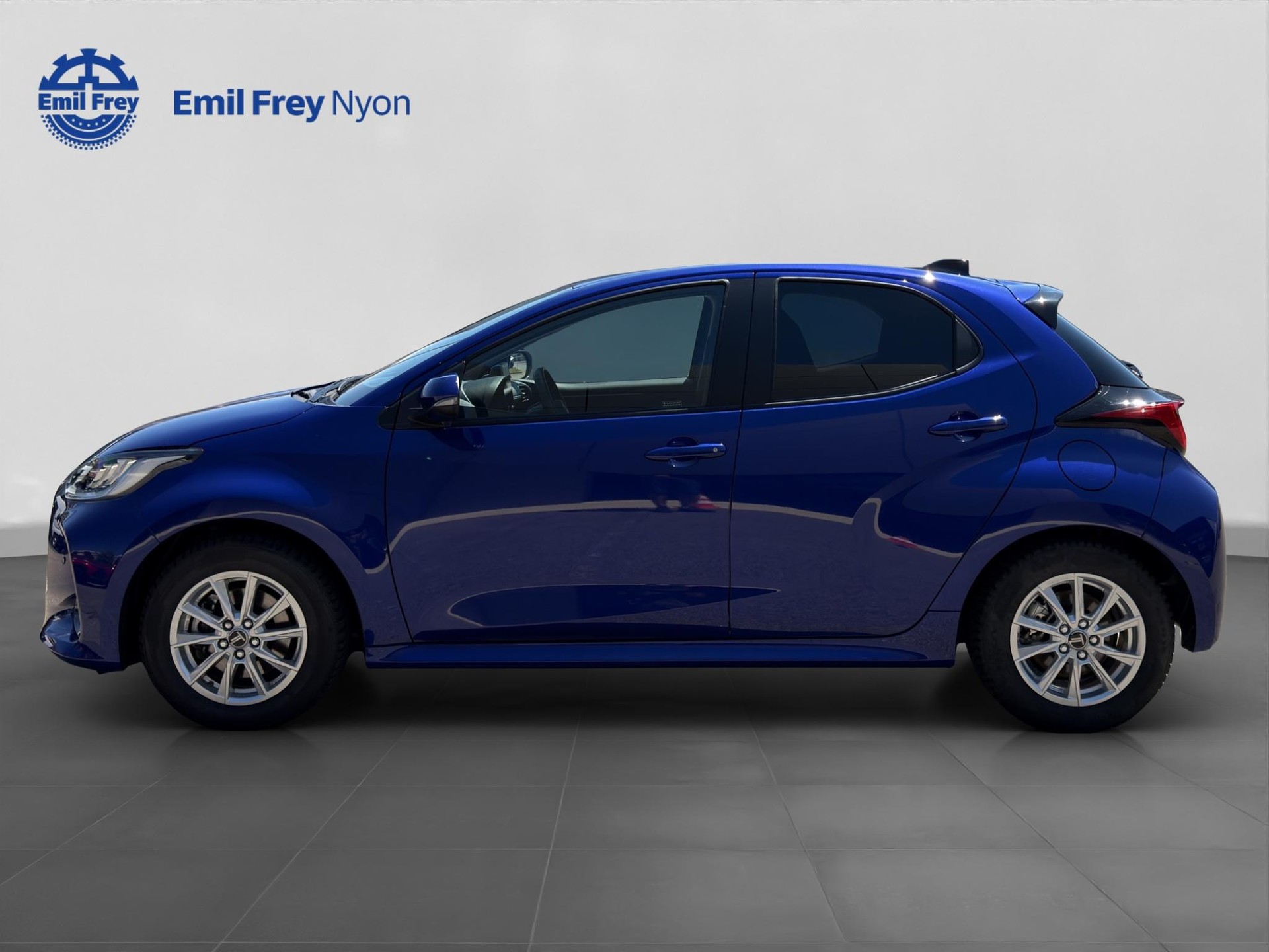 TOYOTA Yaris 1.5 VVT-i HSD Trend-image-2