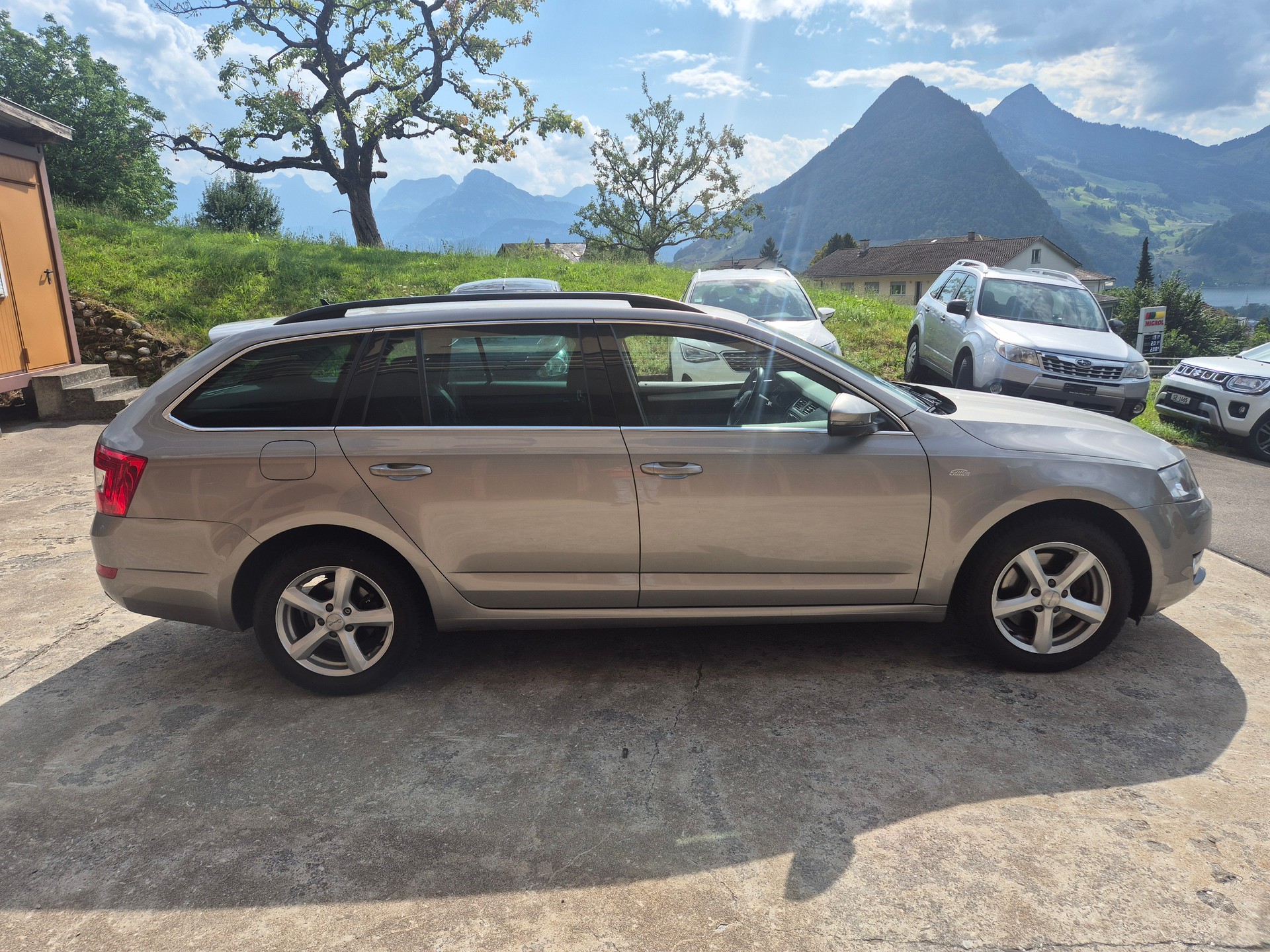 SKODA Octavia 1.8 TSI Swiss Edition-image-3
