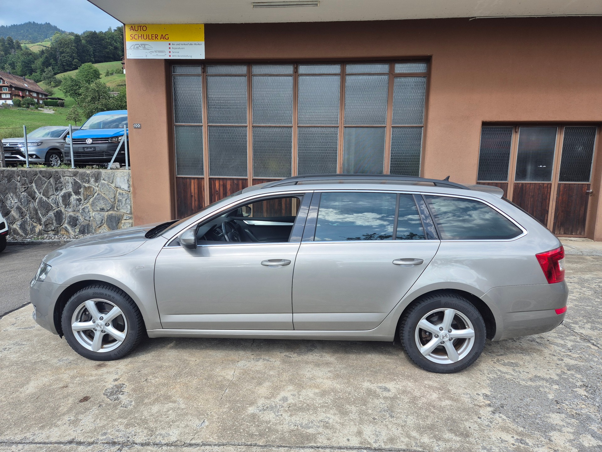 SKODA Octavia 1.8 TSI Swiss Edition-image-1