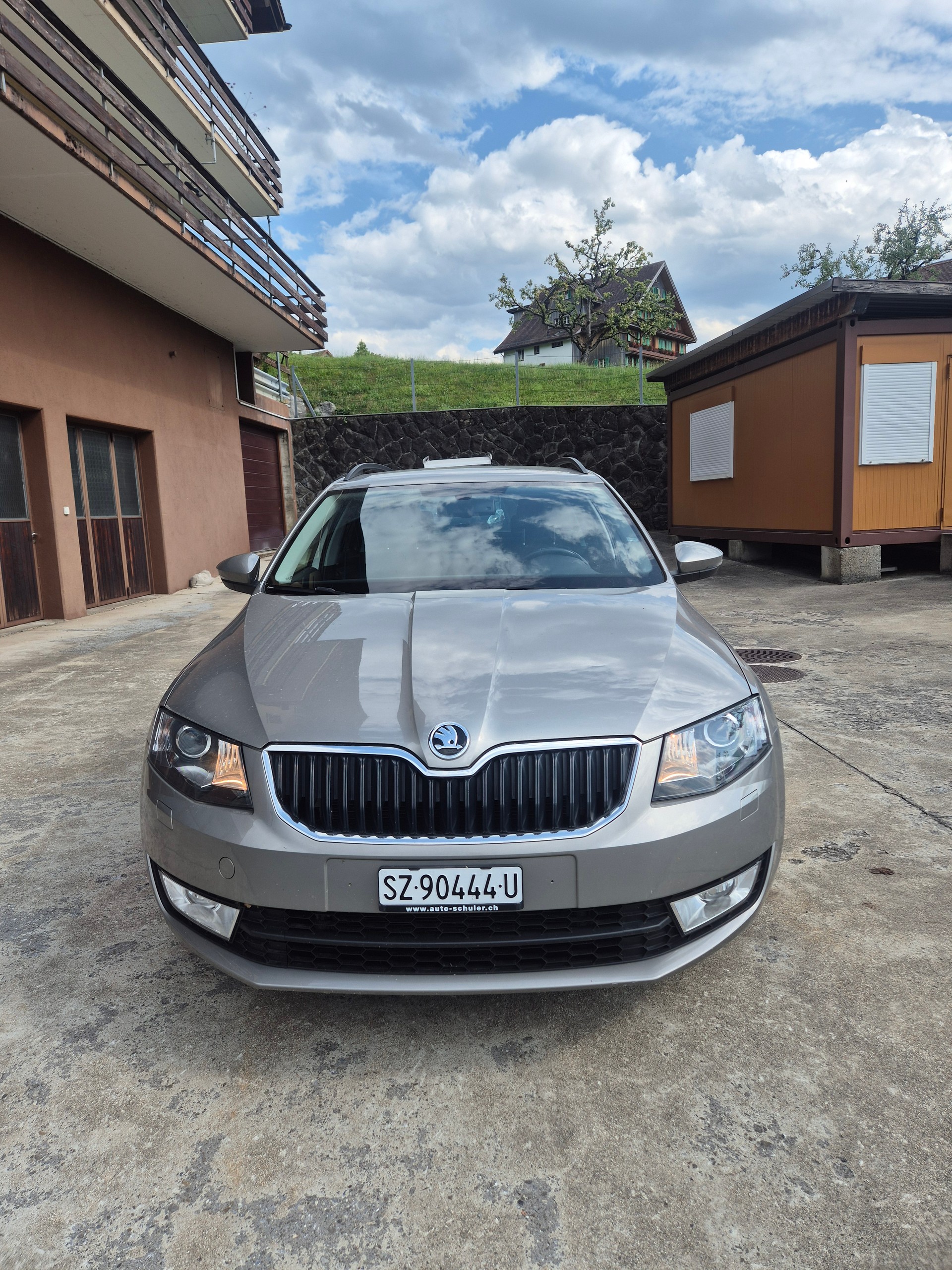 SKODA Octavia 1.8 TSI Swiss Edition-image-0
