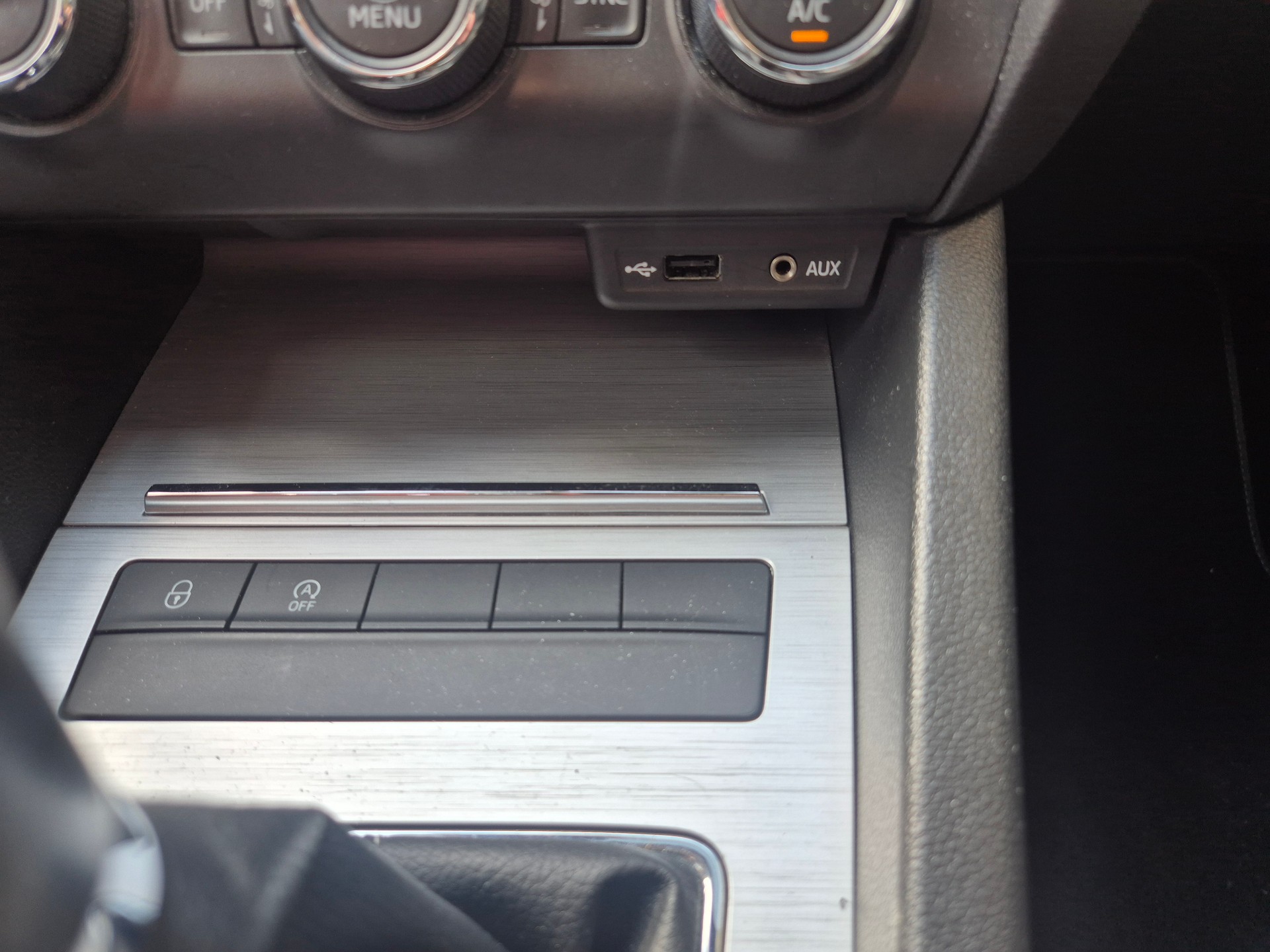 SKODA Octavia 1.8 TSI Swiss Edition-image-8