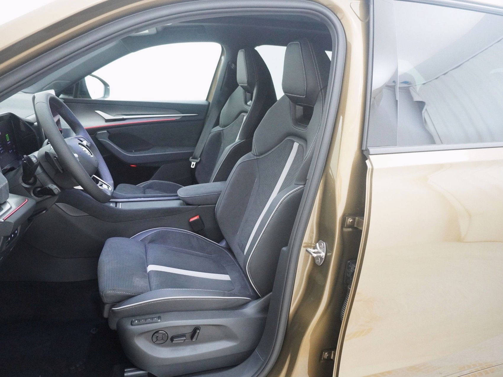 SKODA Kodiaq 2.0 TDI Sportline-image-12