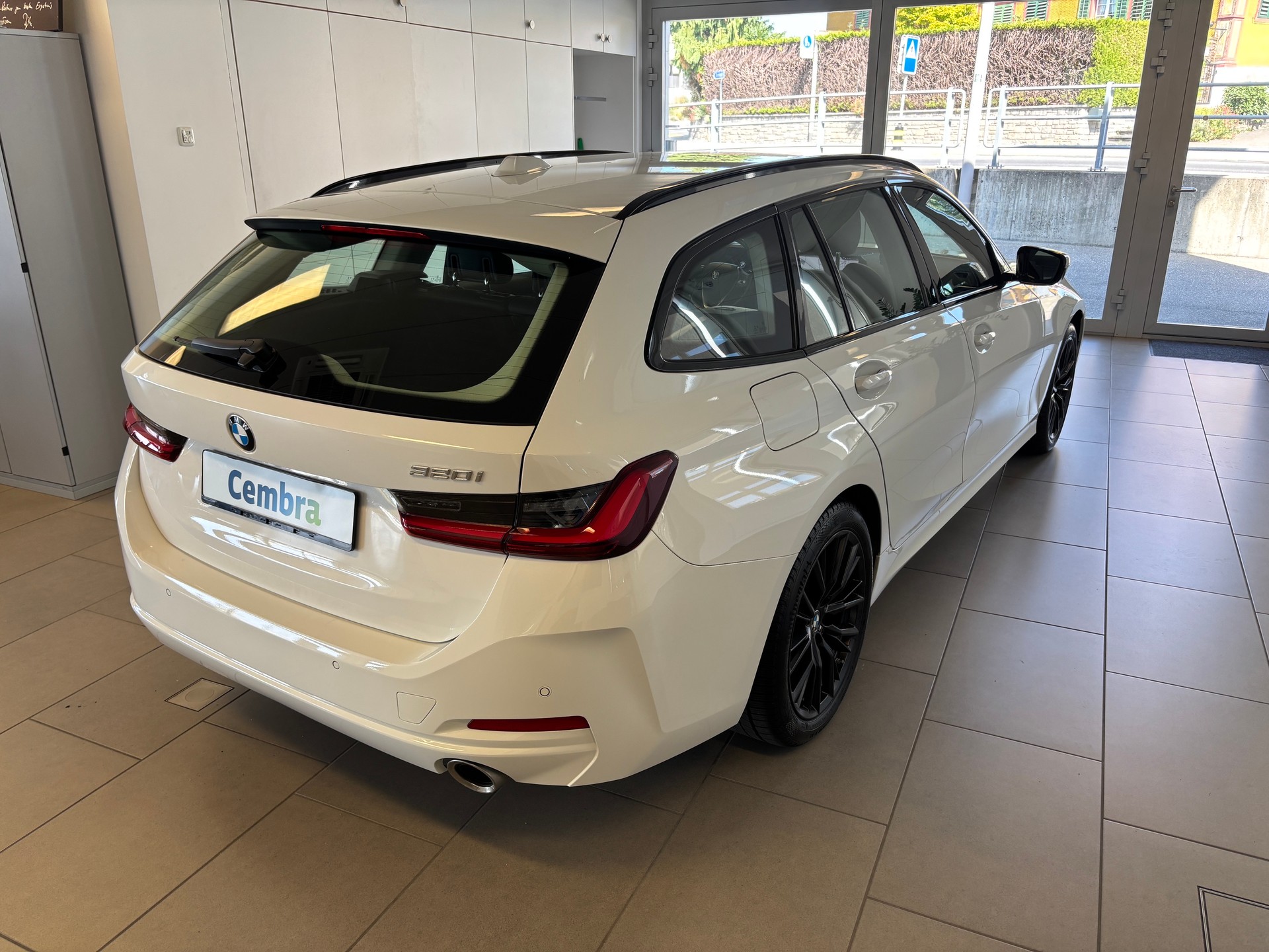 BMW 320i Touring Steptronic-image-2
