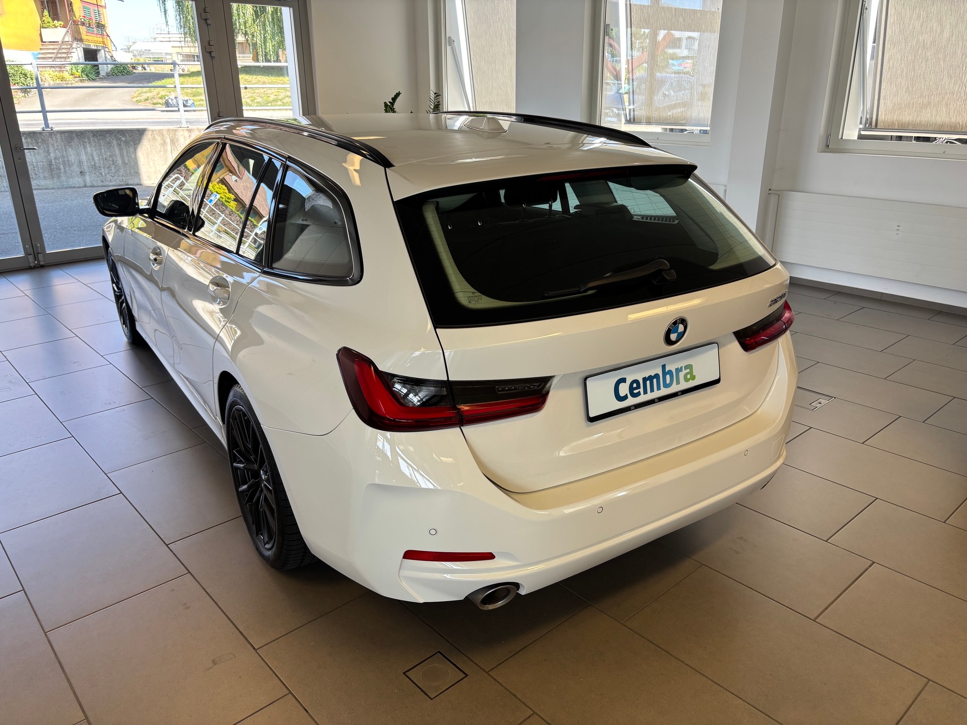 BMW 320i Touring Steptronic-image-3