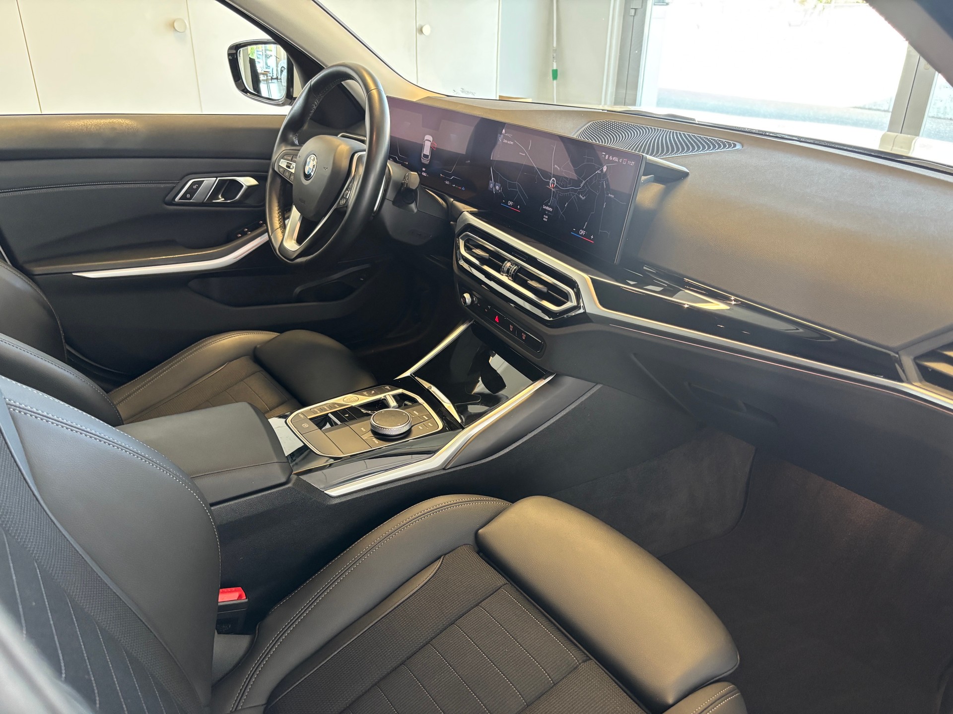 BMW 320i Touring Steptronic-image-7