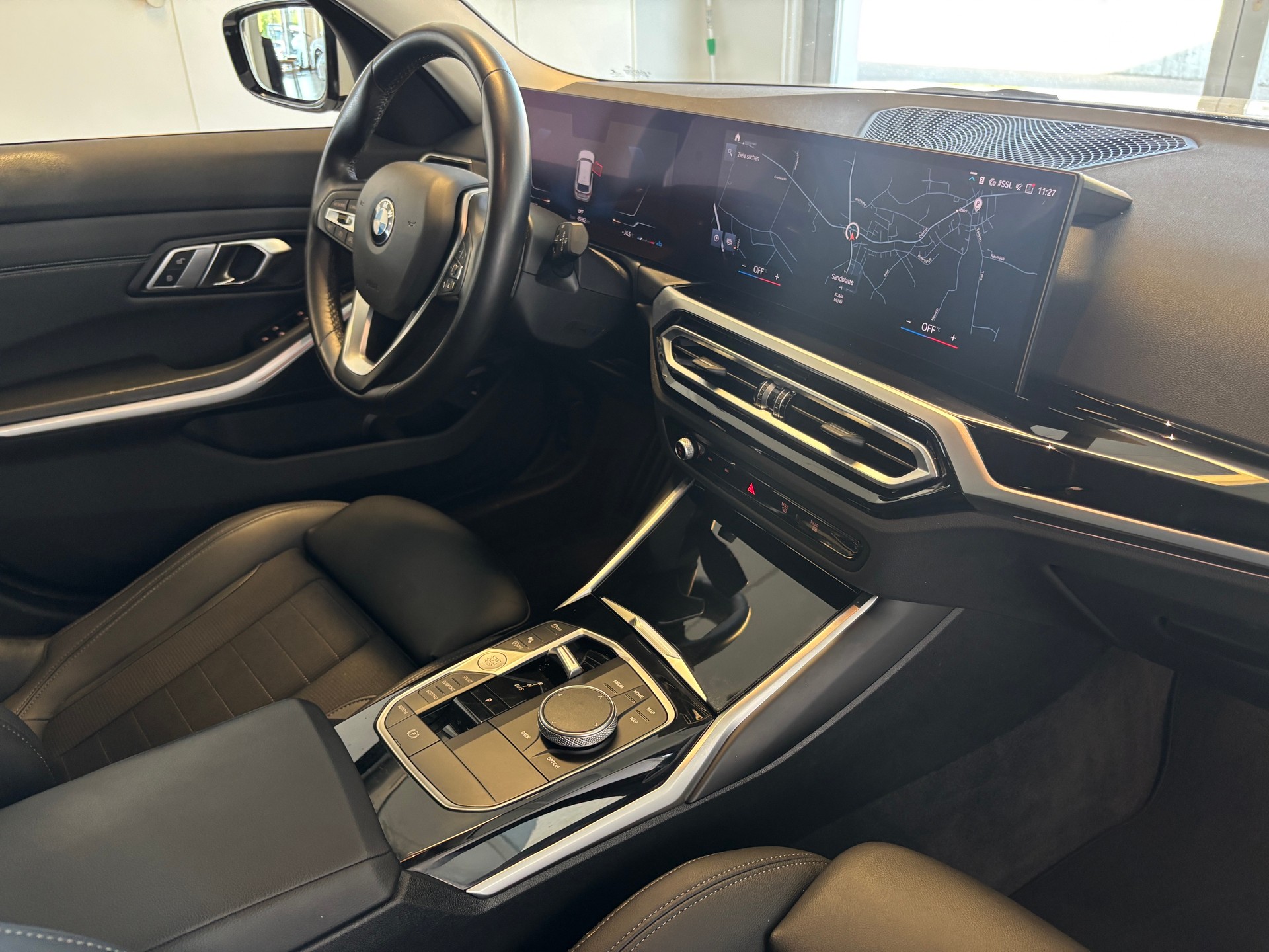 BMW 320i Touring Steptronic-image-8