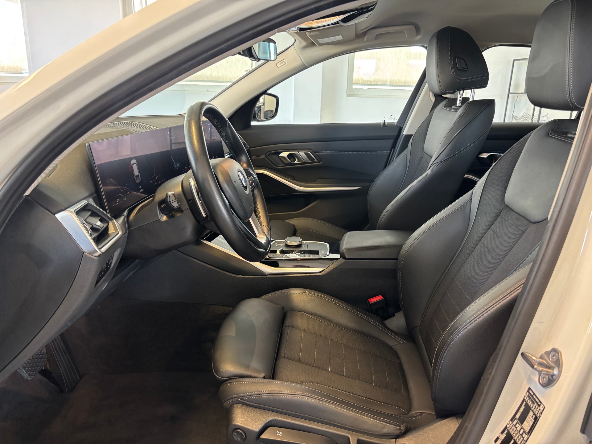 BMW 320i Touring Steptronic-image-6