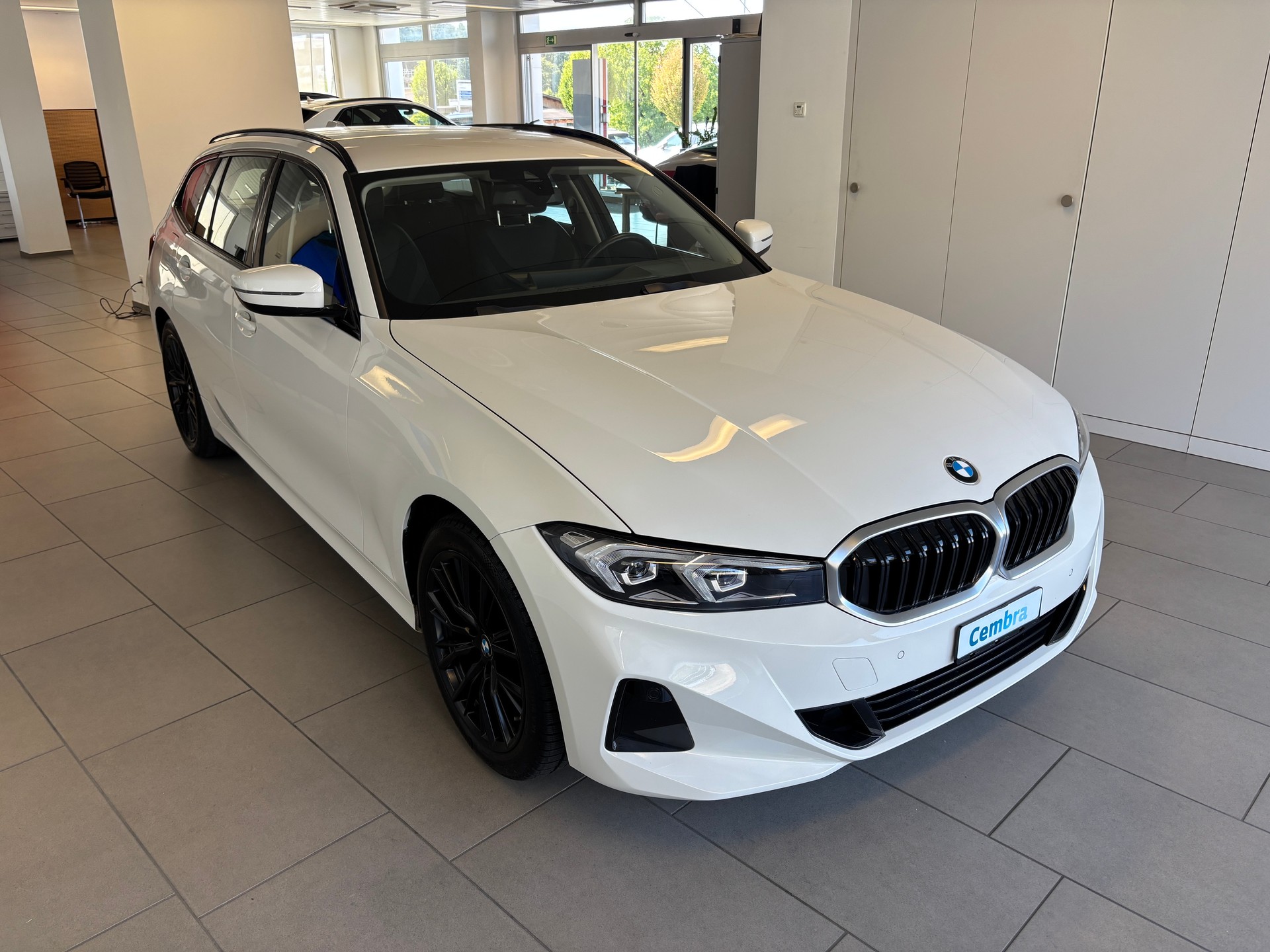 BMW 320i Touring Steptronic-image-1
