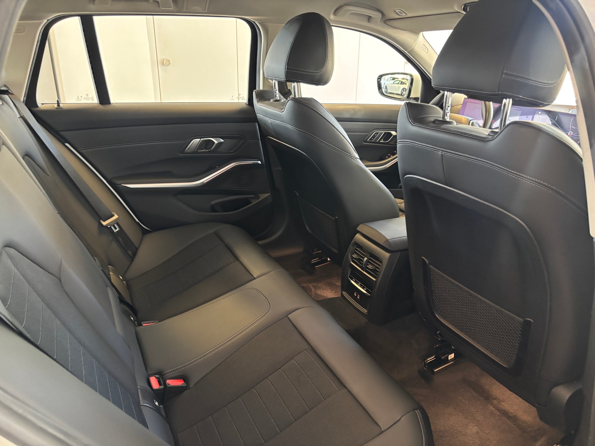BMW 320i Touring Steptronic-image-12