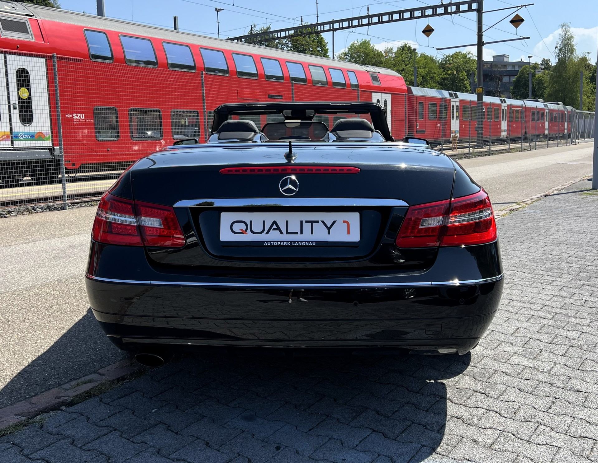 MERCEDES-BENZ E 250 CGI BlueEfficiency Automatic-showroom-element-3