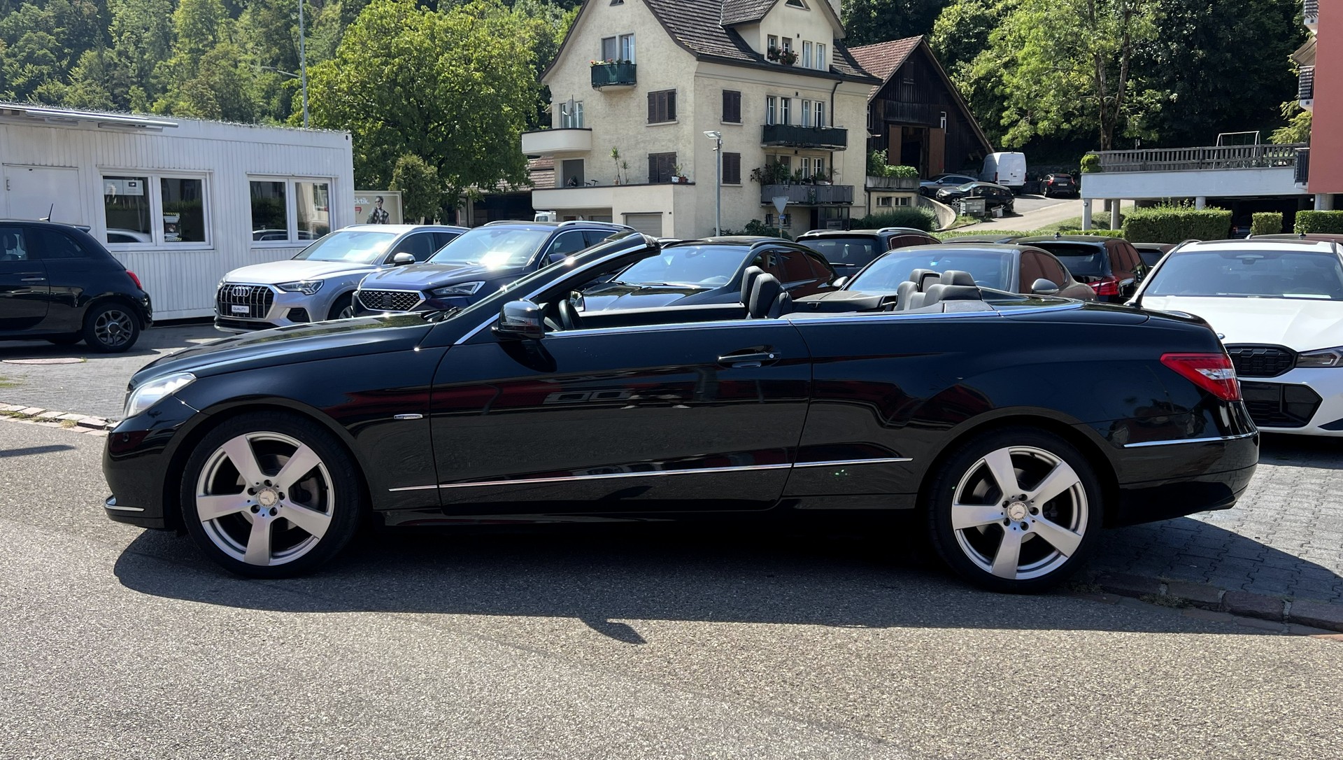 MERCEDES-BENZ E 250 CGI BlueEfficiency Automatic-showroom-element-1
