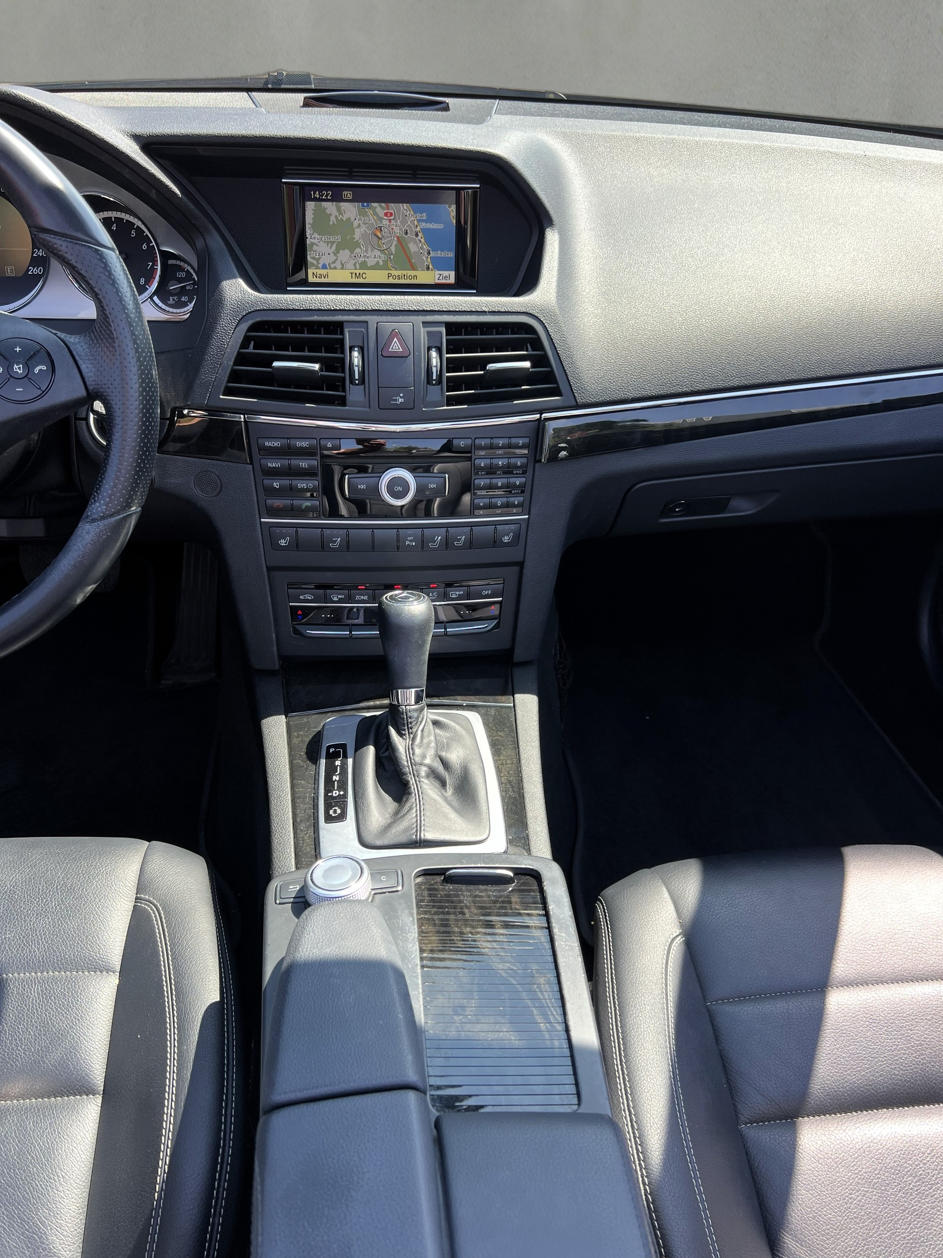 MERCEDES-BENZ E 250 CGI BlueEfficiency Automatic-image-19