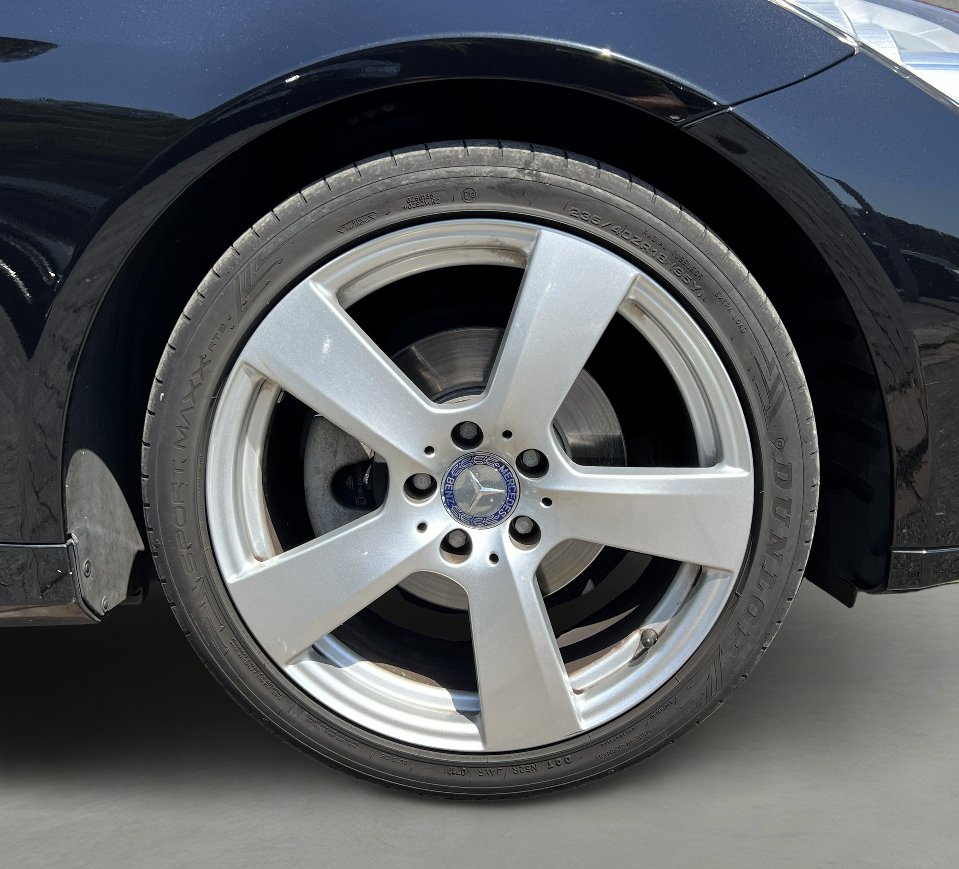 MERCEDES-BENZ E 250 CGI BlueEfficiency Automatic-image-11
