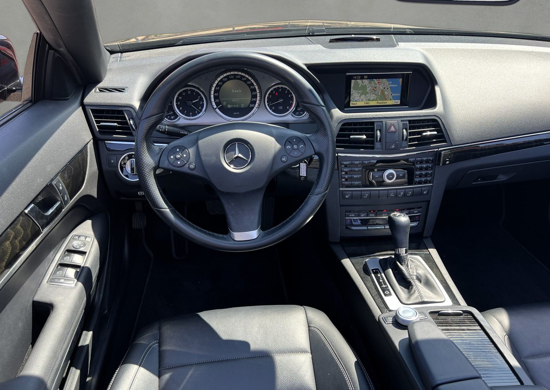 MERCEDES-BENZ E 250 CGI BlueEfficiency Automatic-image-21