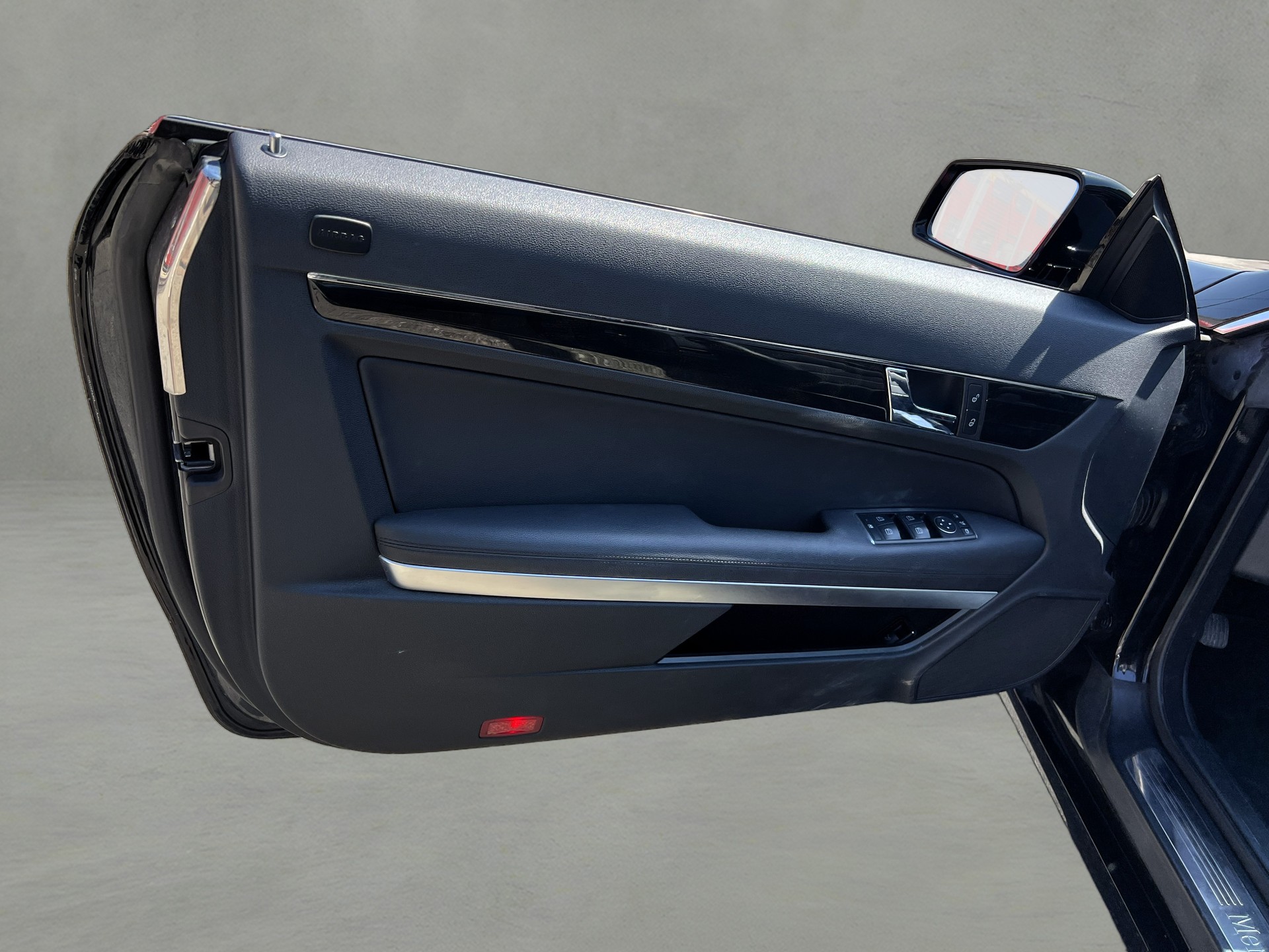MERCEDES-BENZ E 250 CGI BlueEfficiency Automatic-image-16