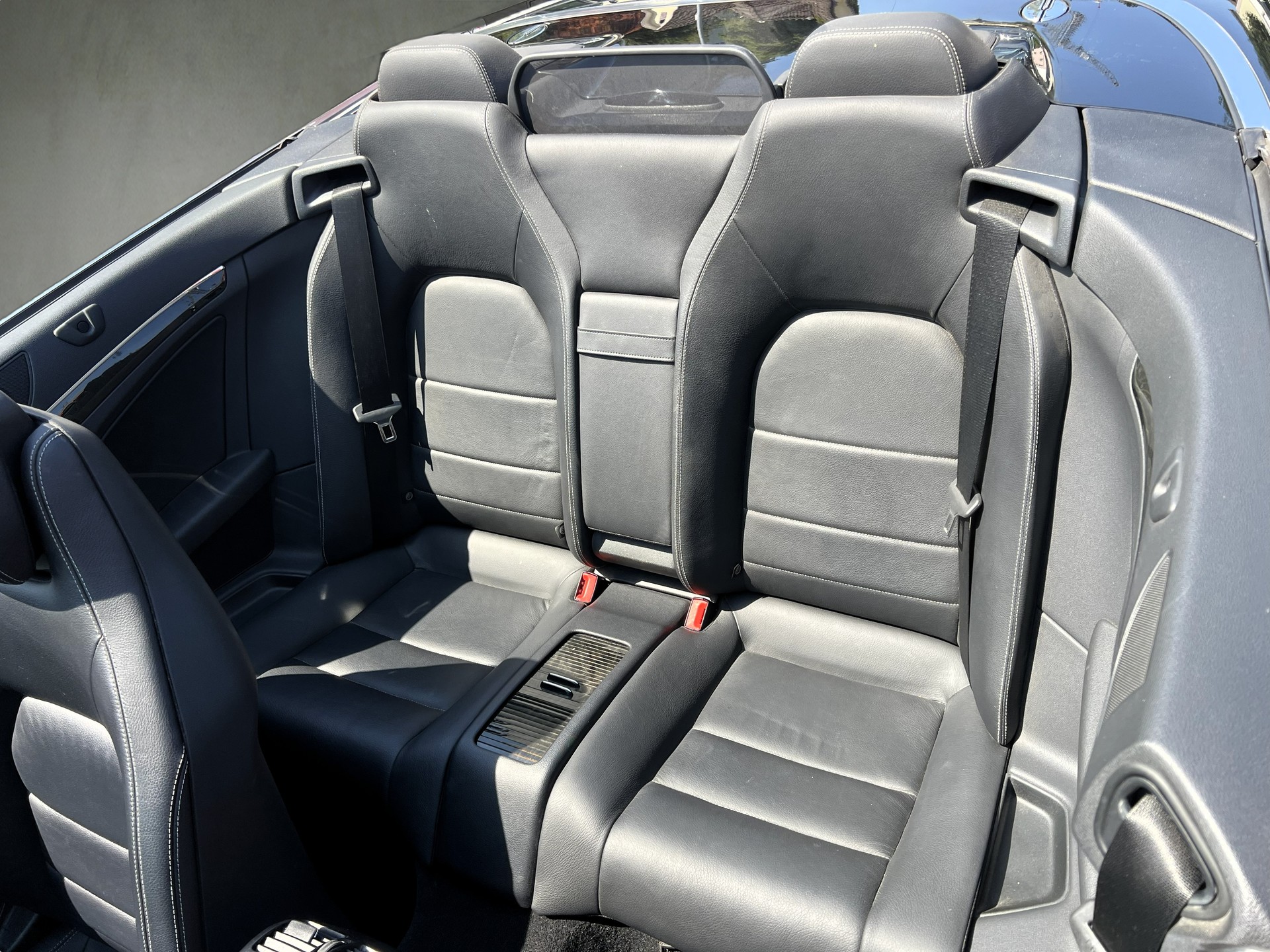MERCEDES-BENZ E 250 CGI BlueEfficiency Automatic-image-12