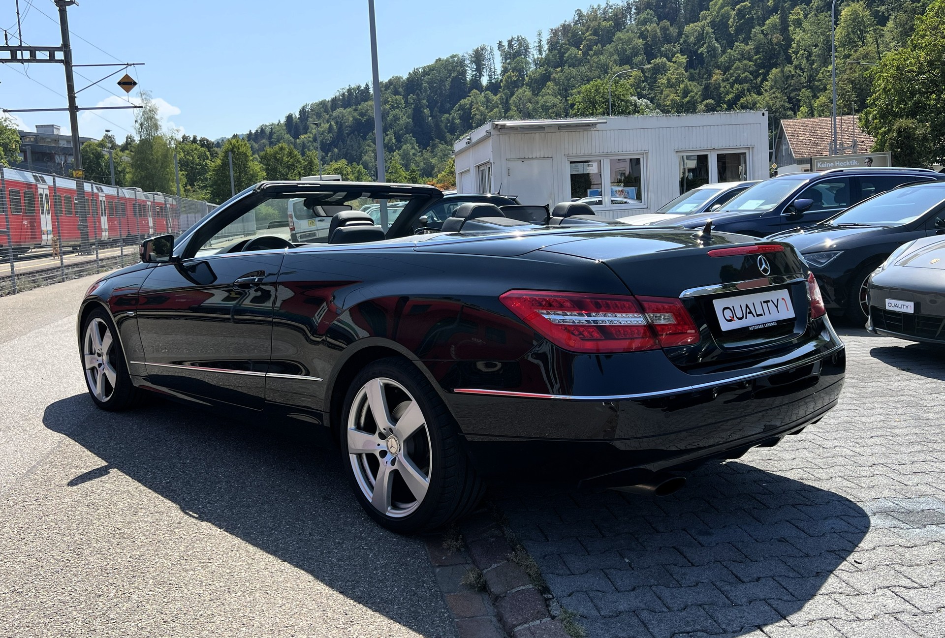 MERCEDES-BENZ E 250 CGI BlueEfficiency Automatic-showroom-element-2