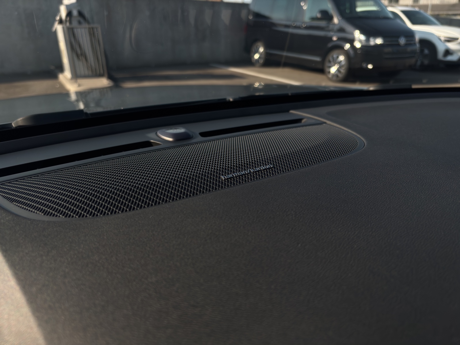 VOLVO C40 Recharge Twin-image-14