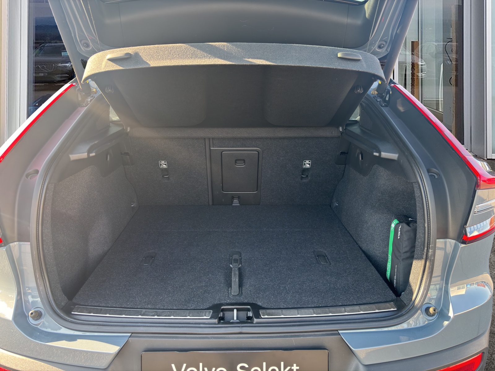 VOLVO C40 Recharge Twin-image-12