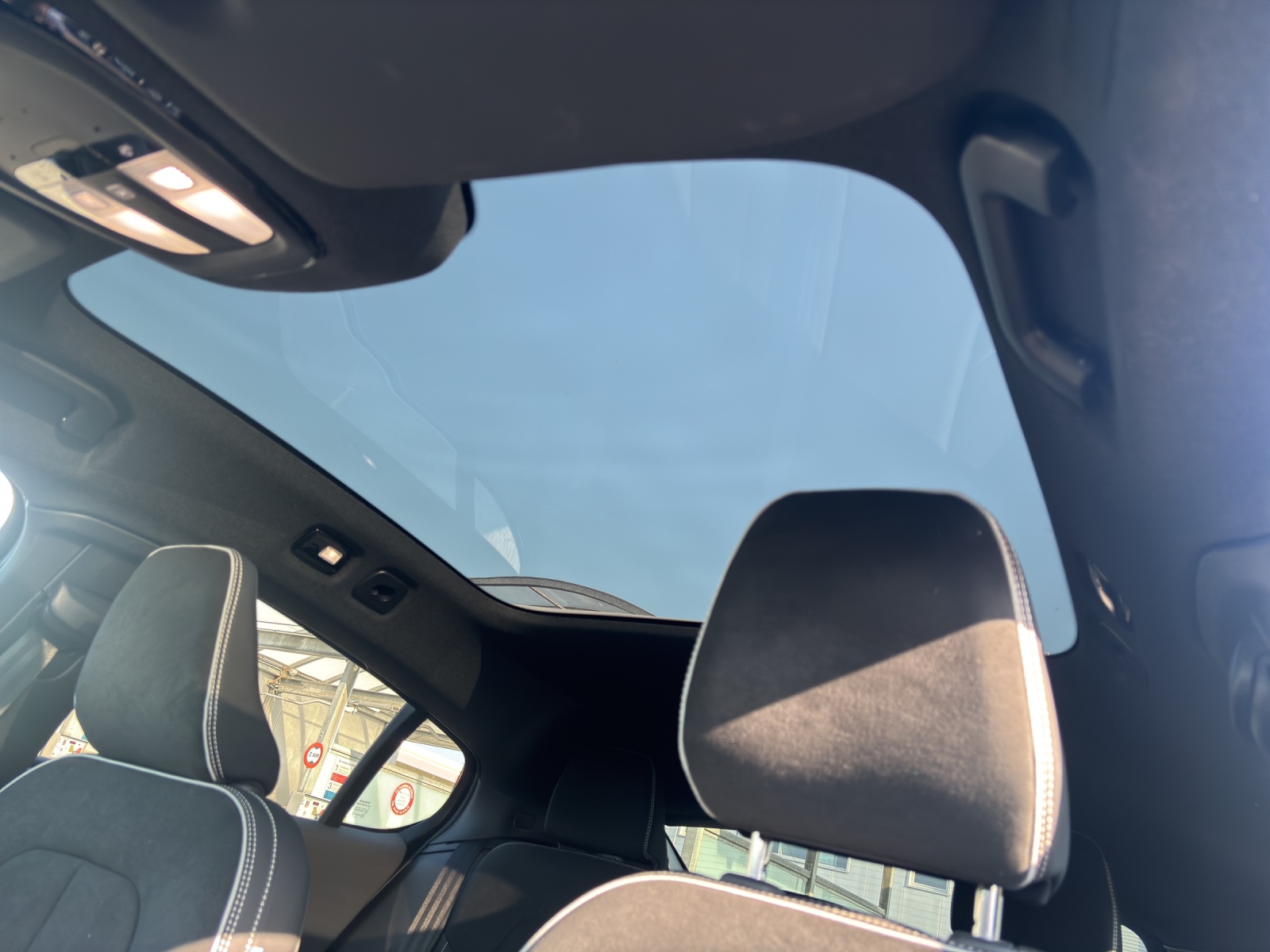 VOLVO C40 Recharge Twin-image-15