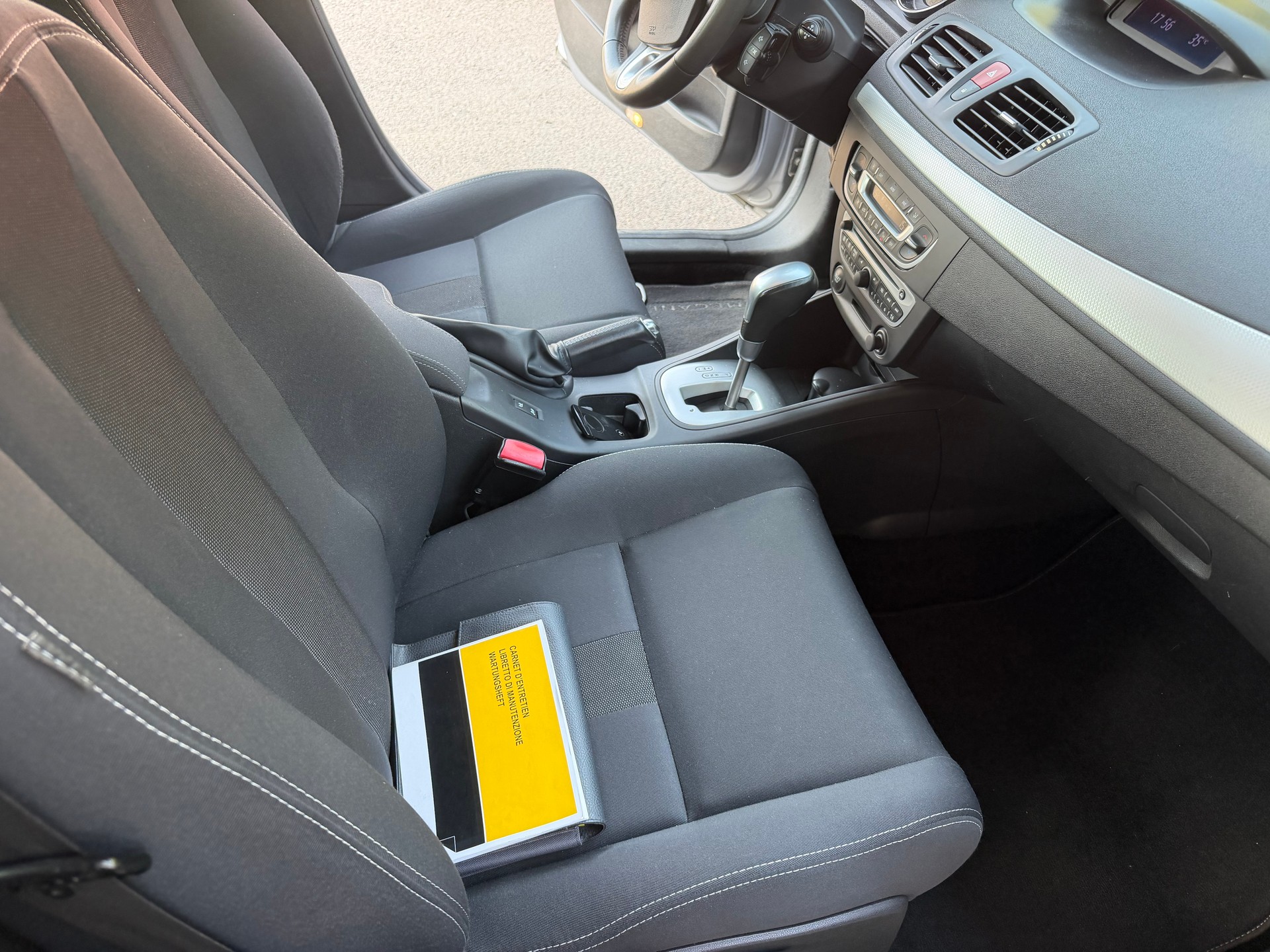 RENAULT Mégane 2.0 16V Dynamique CVT-image-7